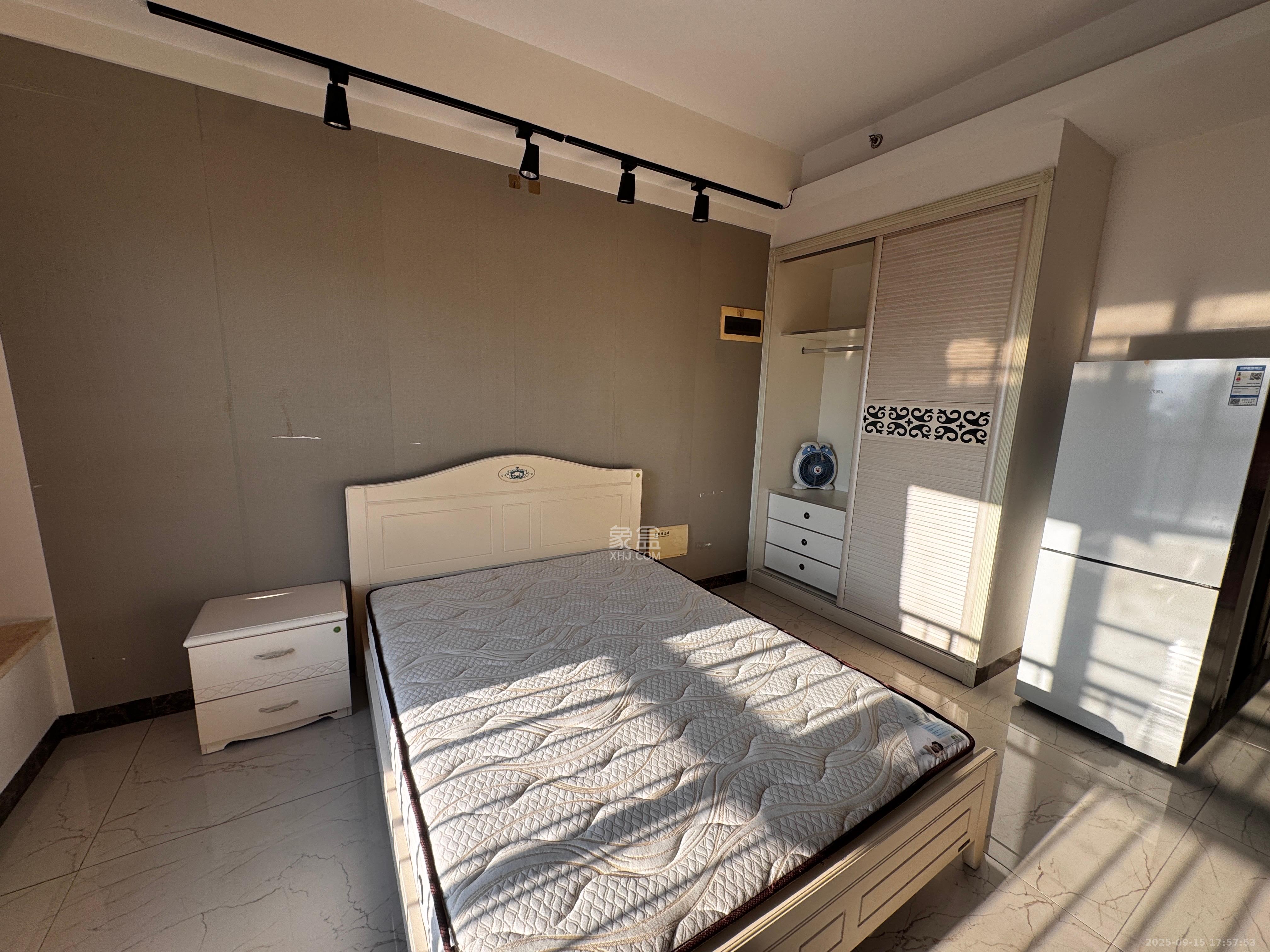 众东国际 1室1厅1卫 1800.0元/月 众东国际 1室1厅1卫 1800.0元/月室内图