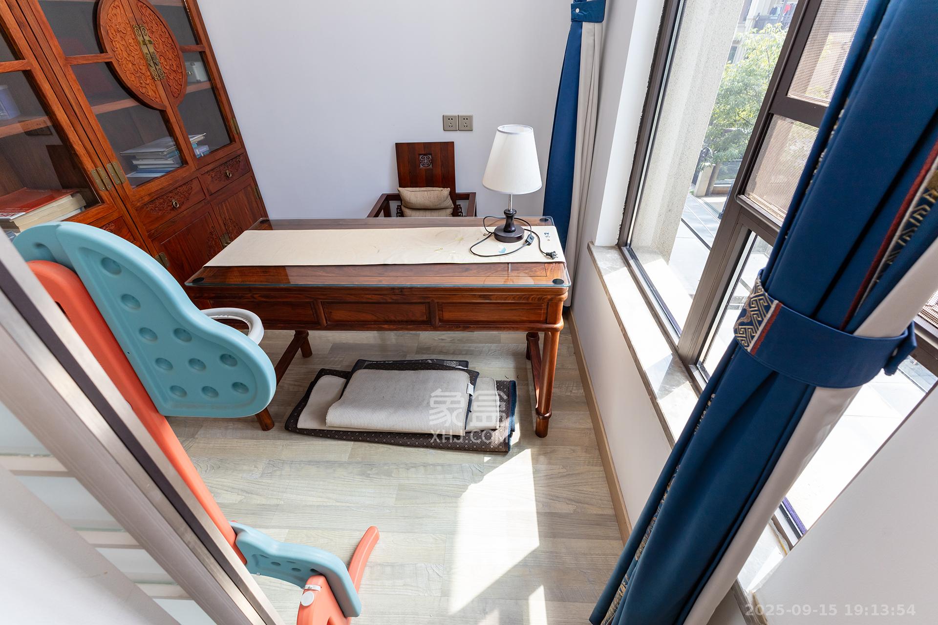 龙湖璟宸原著(龙湖紫宸) 5室2厅4卫 480.0万 龙湖璟宸原著(龙湖紫宸) 5室2厅4卫 480.0万卧室