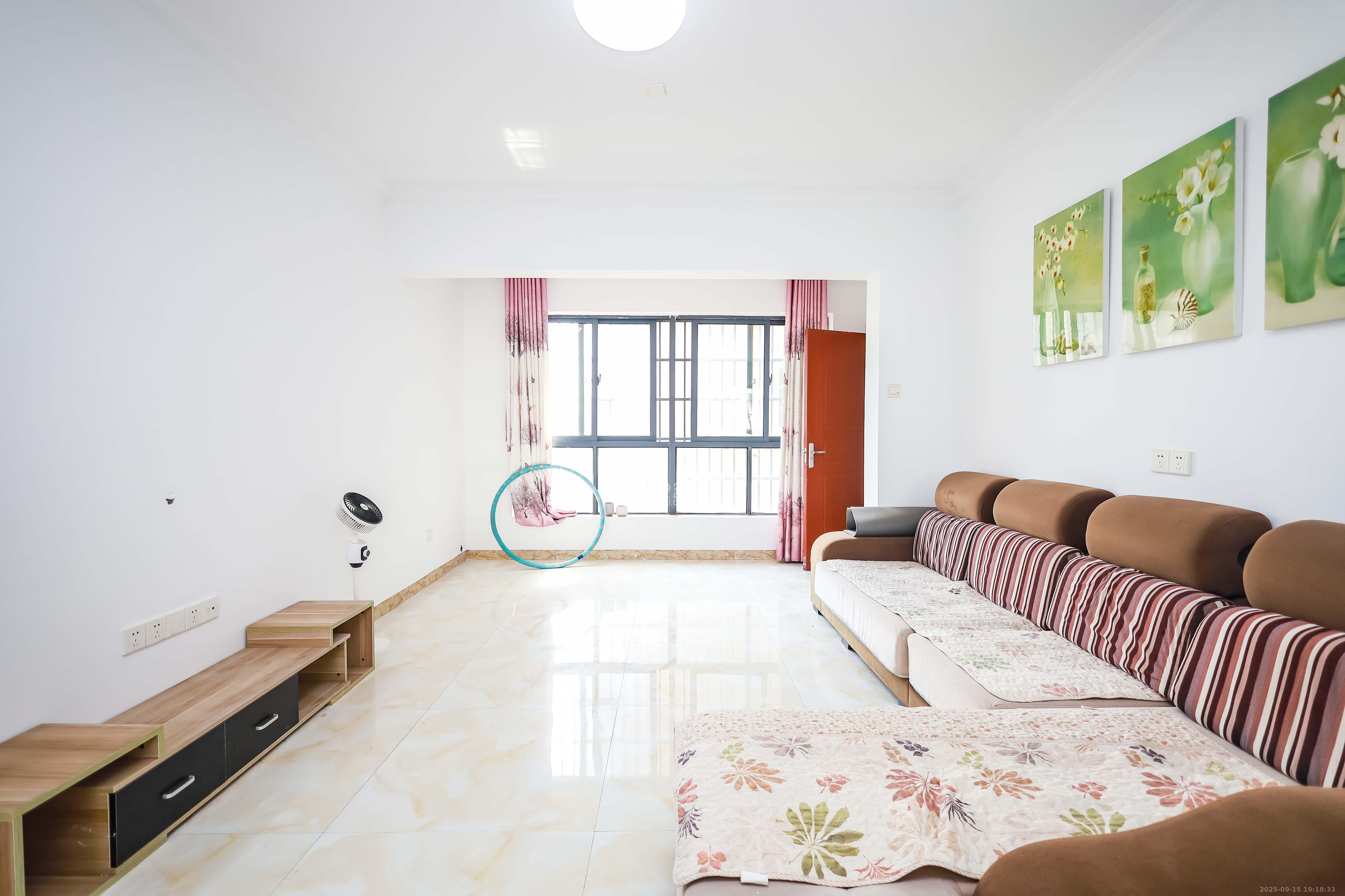 天麓尚层 3室1厅2卫 76.8万 天麓尚层 3室1厅2卫 76.8万客厅