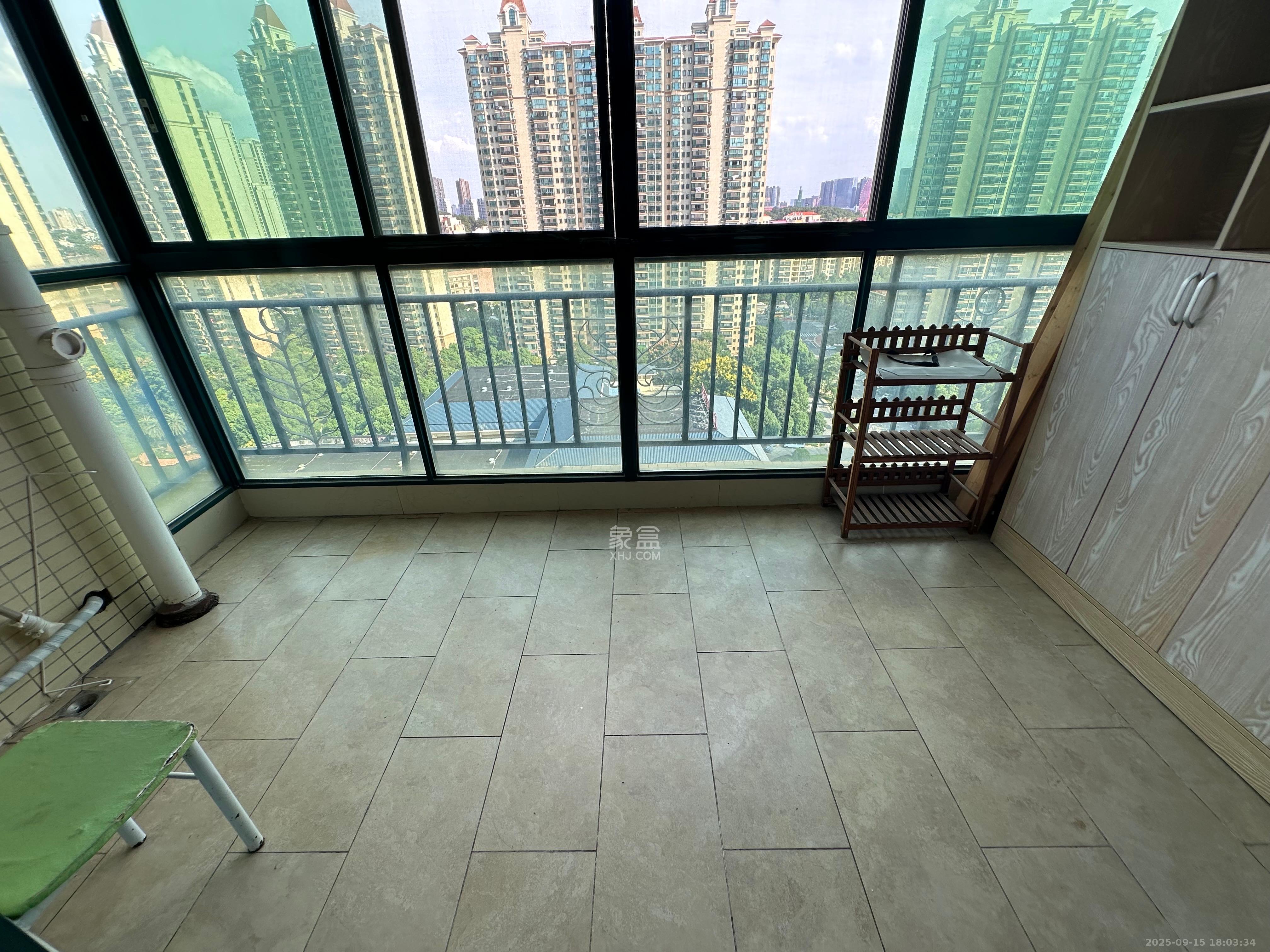 恒大雅苑 3室2厅2卫 2700.0元/月 恒大雅苑 3室2厅2卫 2700.0元/月室内图