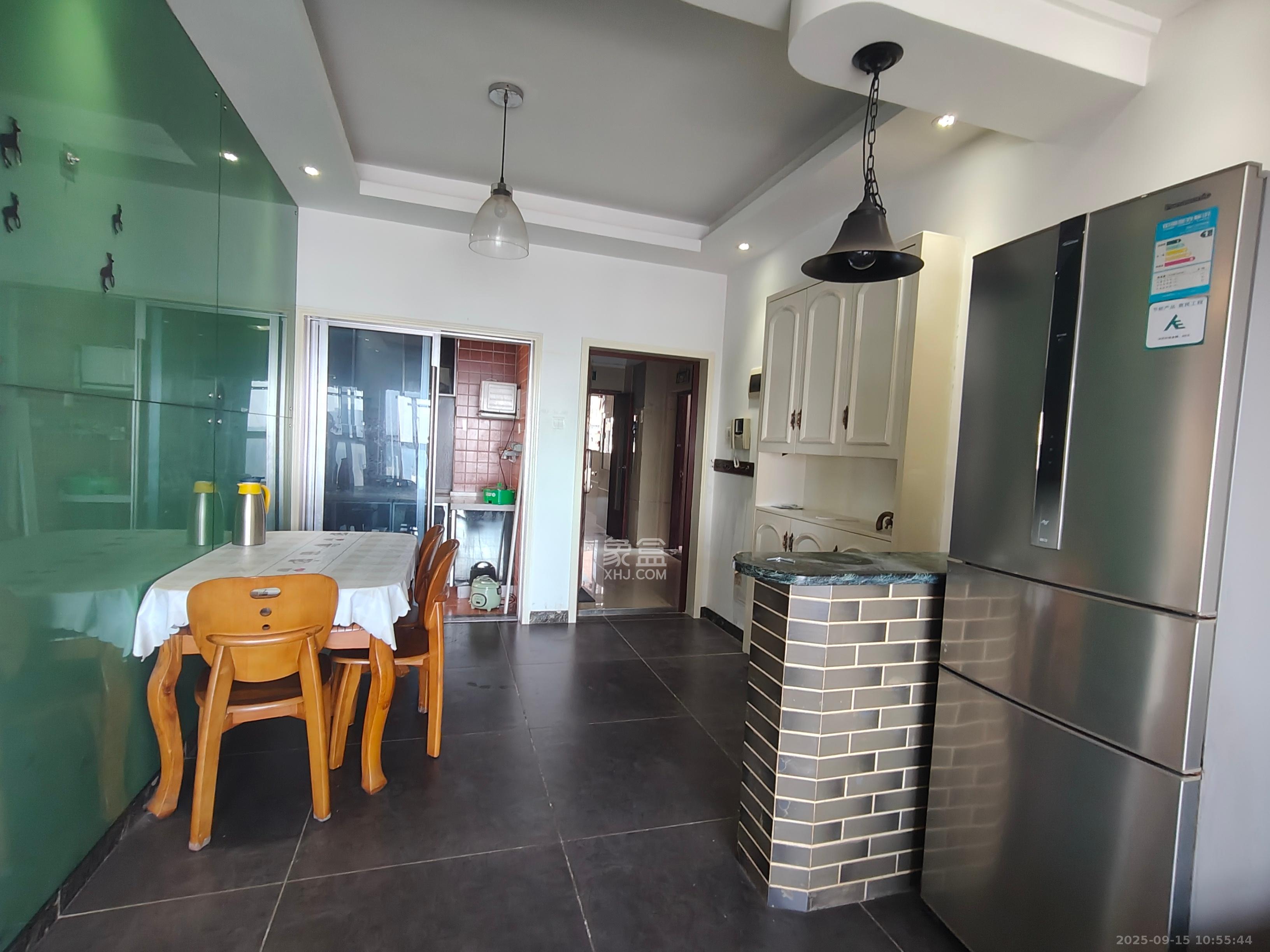 城南故事家园 1室2厅1卫 2500.0元/月 城南故事家园 1室2厅1卫 2500.0元/月室内图