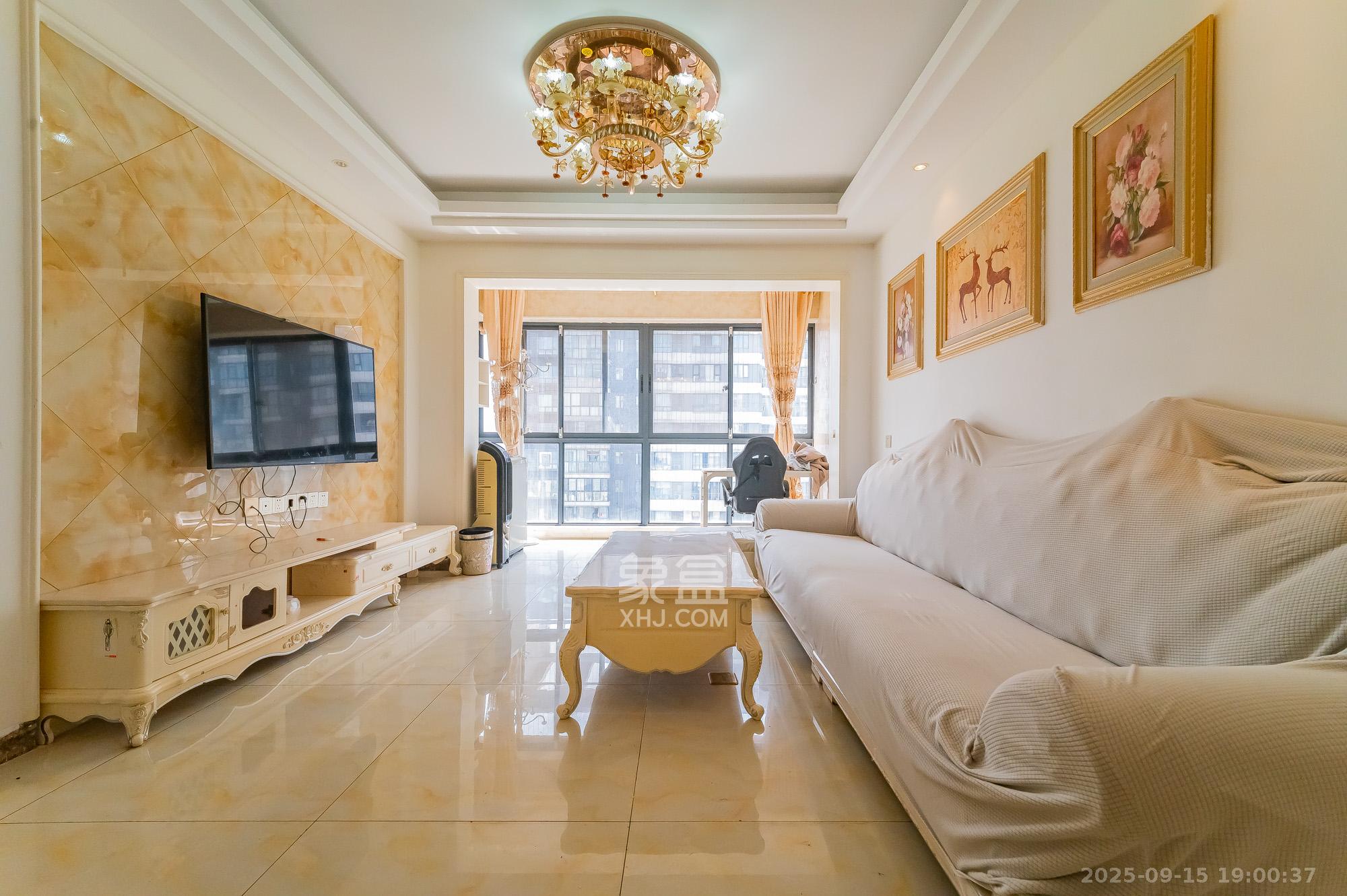 恒基凯旋门一二期 3室2厅1卫 68.8万 恒基凯旋门一二期 3室2厅1卫 68.8万客厅