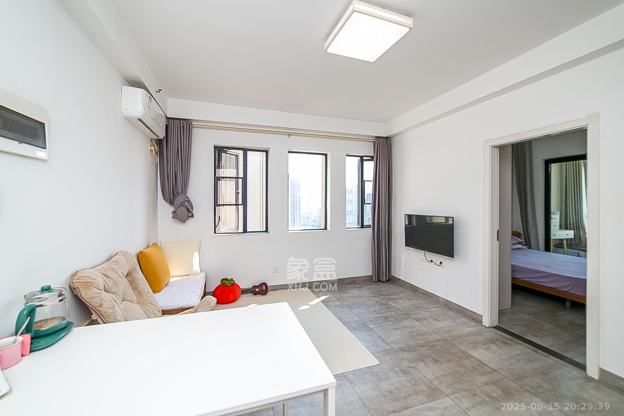 天鸿天府(天鸿中央大院)  2室1厅1卫    74.6万 天鸿天府(天鸿中央大院)  2室1厅1卫    74.6万客厅