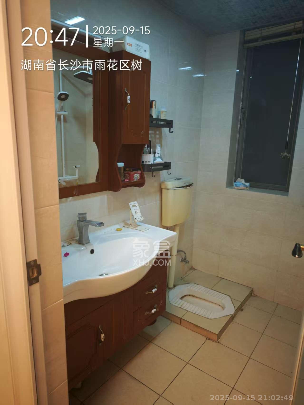 新城新世界一二三期  2室2厅1卫    2600.0元/月室内图