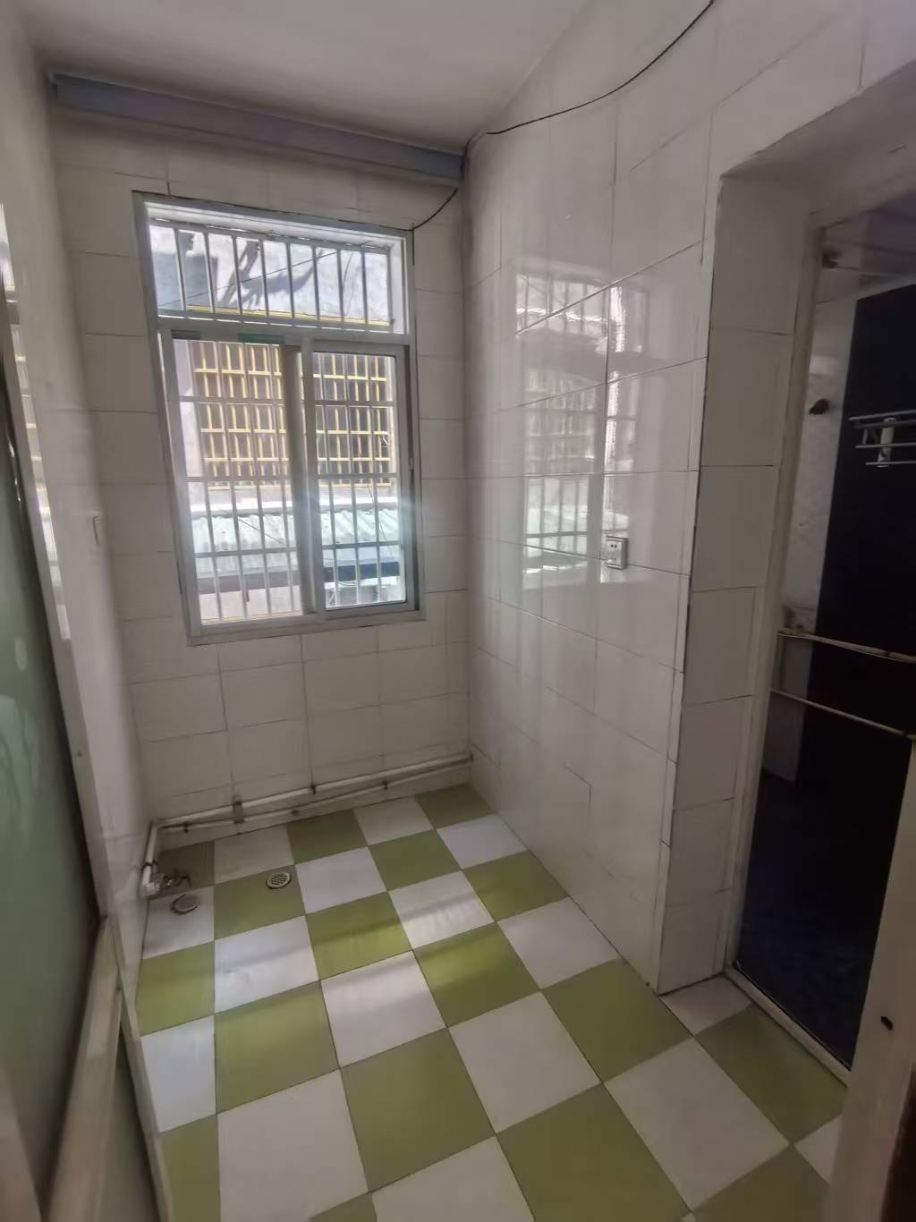 黄金塔安置小区散盘 4室3厅3卫 2500.0元/月 黄金塔安置小区散盘 4室3厅3卫 2500.0元/月室内图