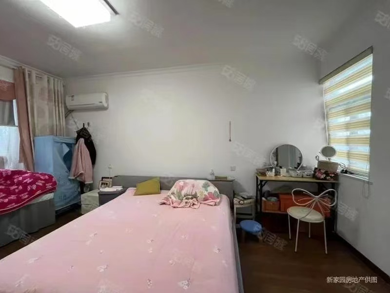 会龙山溪谷（住宅）  4室2厅2卫   73.80万室内图