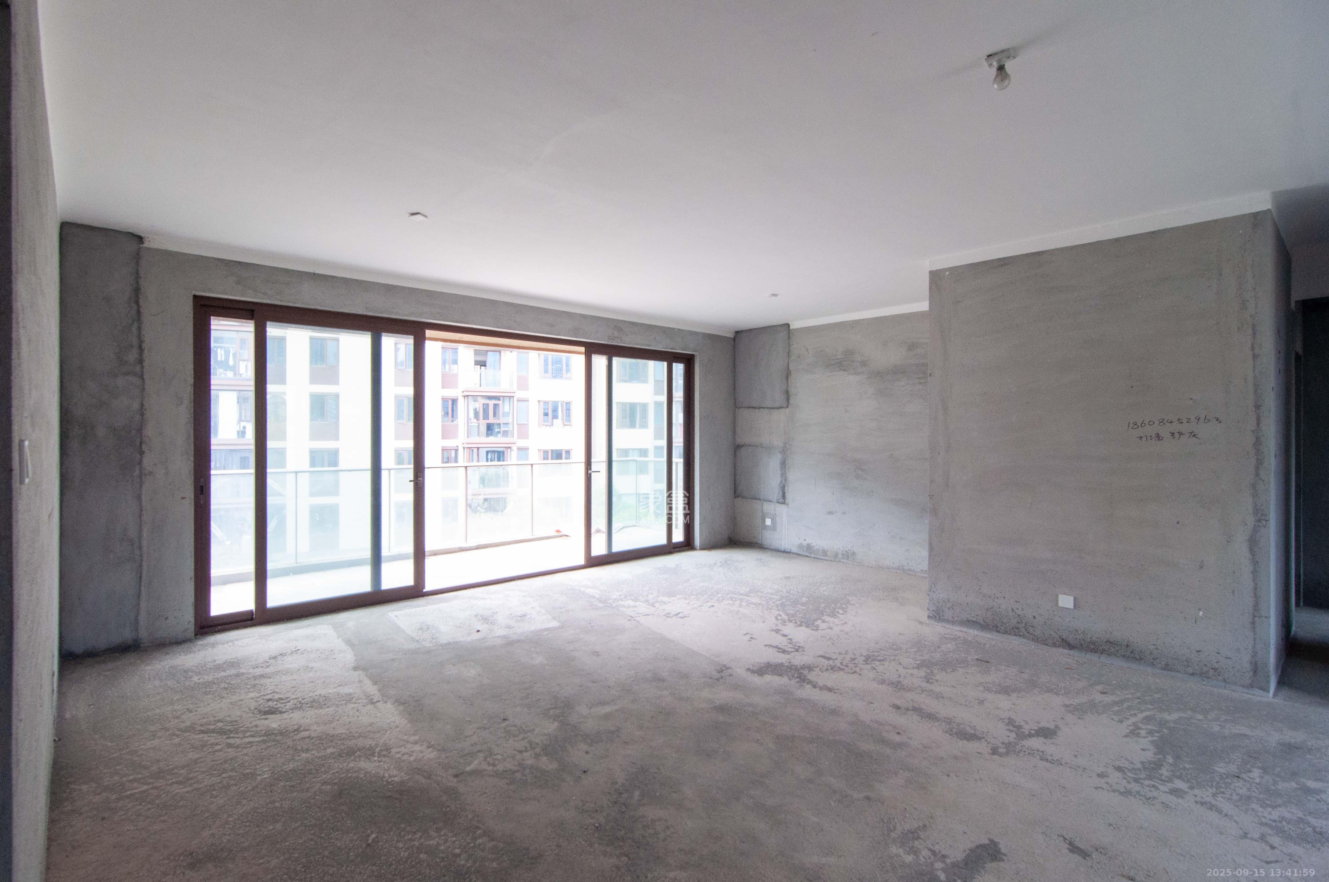 绿地麓湖郡 4室2厅2卫 208.0万 绿地麓湖郡 4室2厅2卫 208.0万客厅