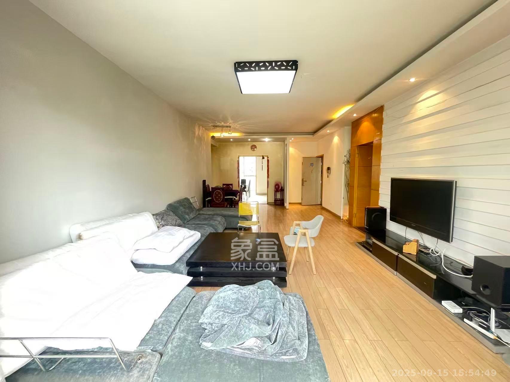 阳光100二期 3室2厅2卫 2800.0元/月 阳光100二期 3室2厅2卫 2800.0元/月室内图