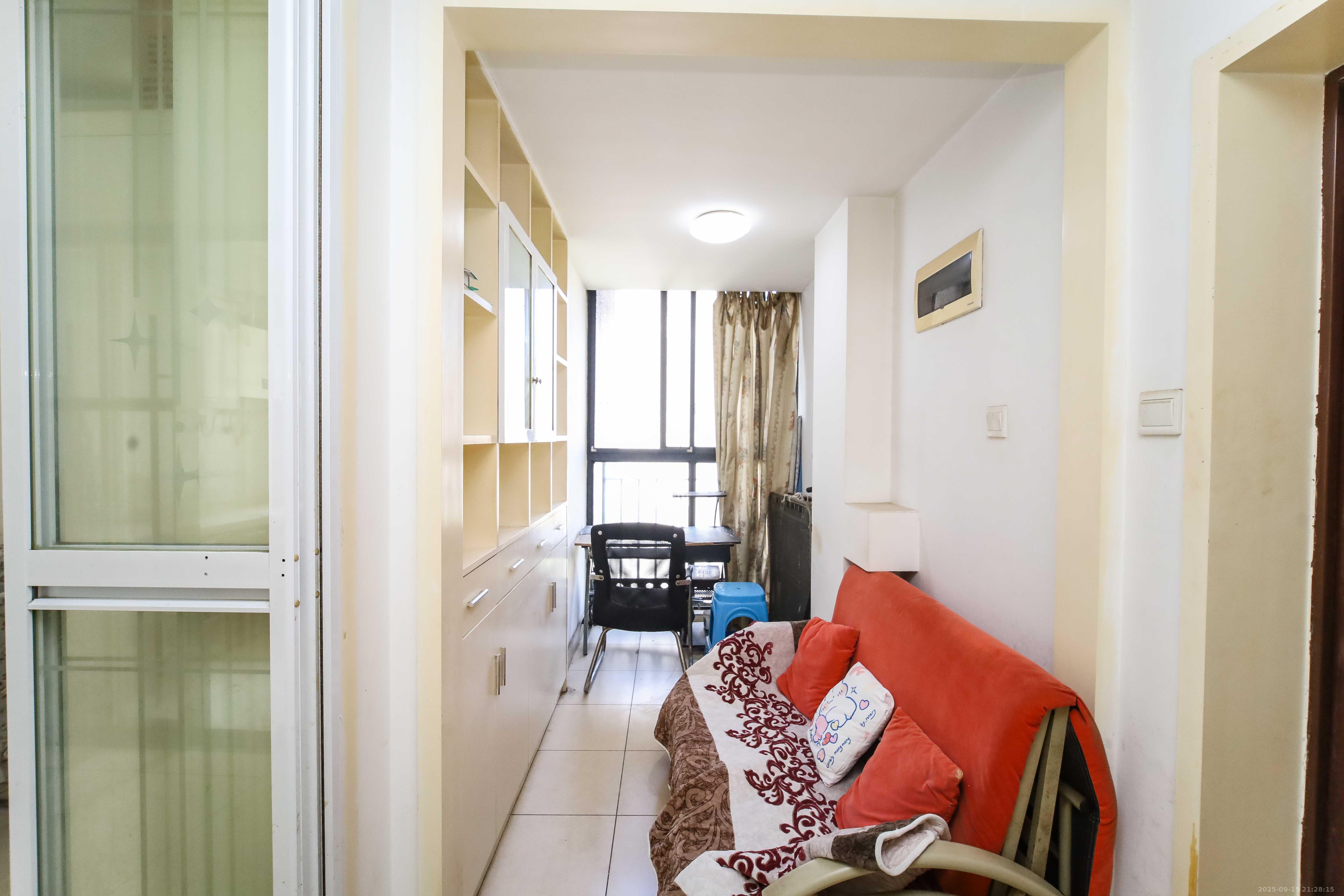 泊爱蓝湾  3室2厅2卫    130.0万阳台