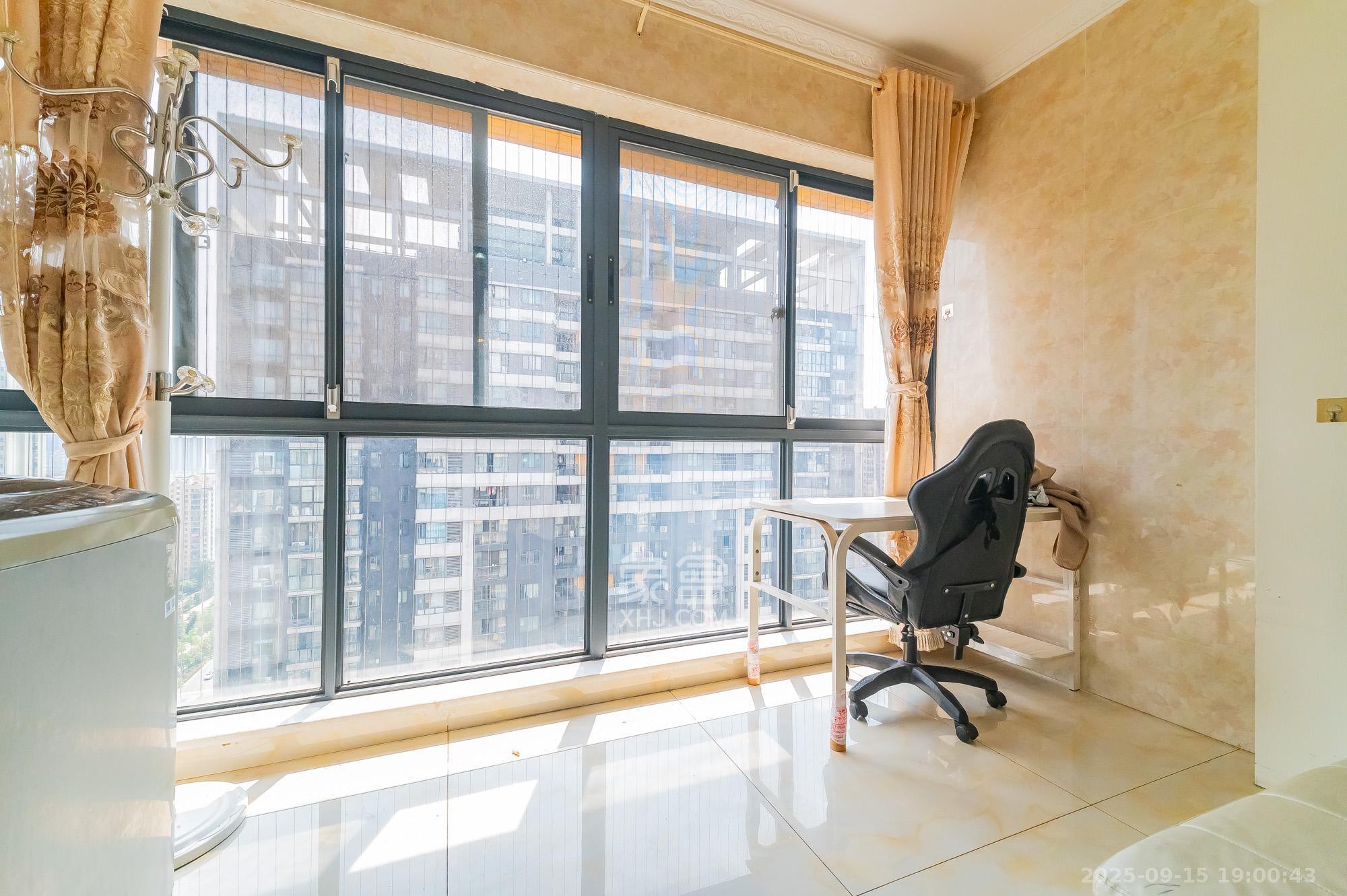 恒基凯旋门一二期 3室2厅1卫 68.8万 恒基凯旋门一二期 3室2厅1卫 68.8万阳台