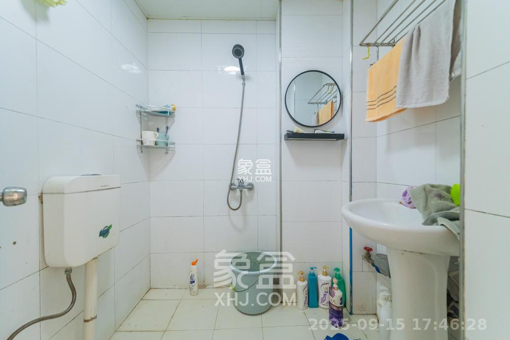 东方航标 1室1厅1卫 1300.0元/月 东方航标 1室1厅1卫 1300.0元/月室内图