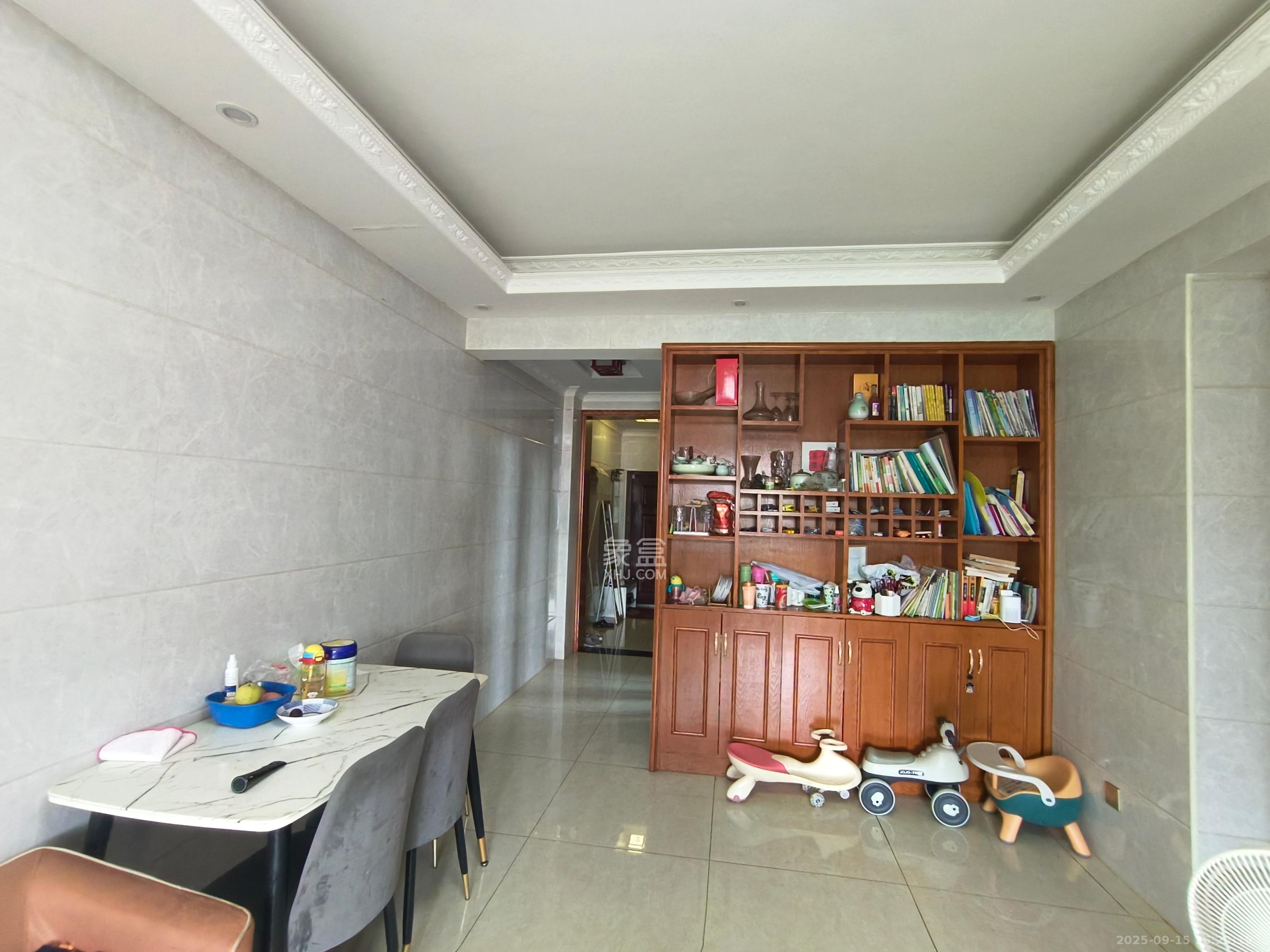 月亮湾草莓街区一、二期 3室2厅1卫 1800.0元/月 月亮湾草莓街区一、二期 3室2厅1卫 1800.0元/月室内图