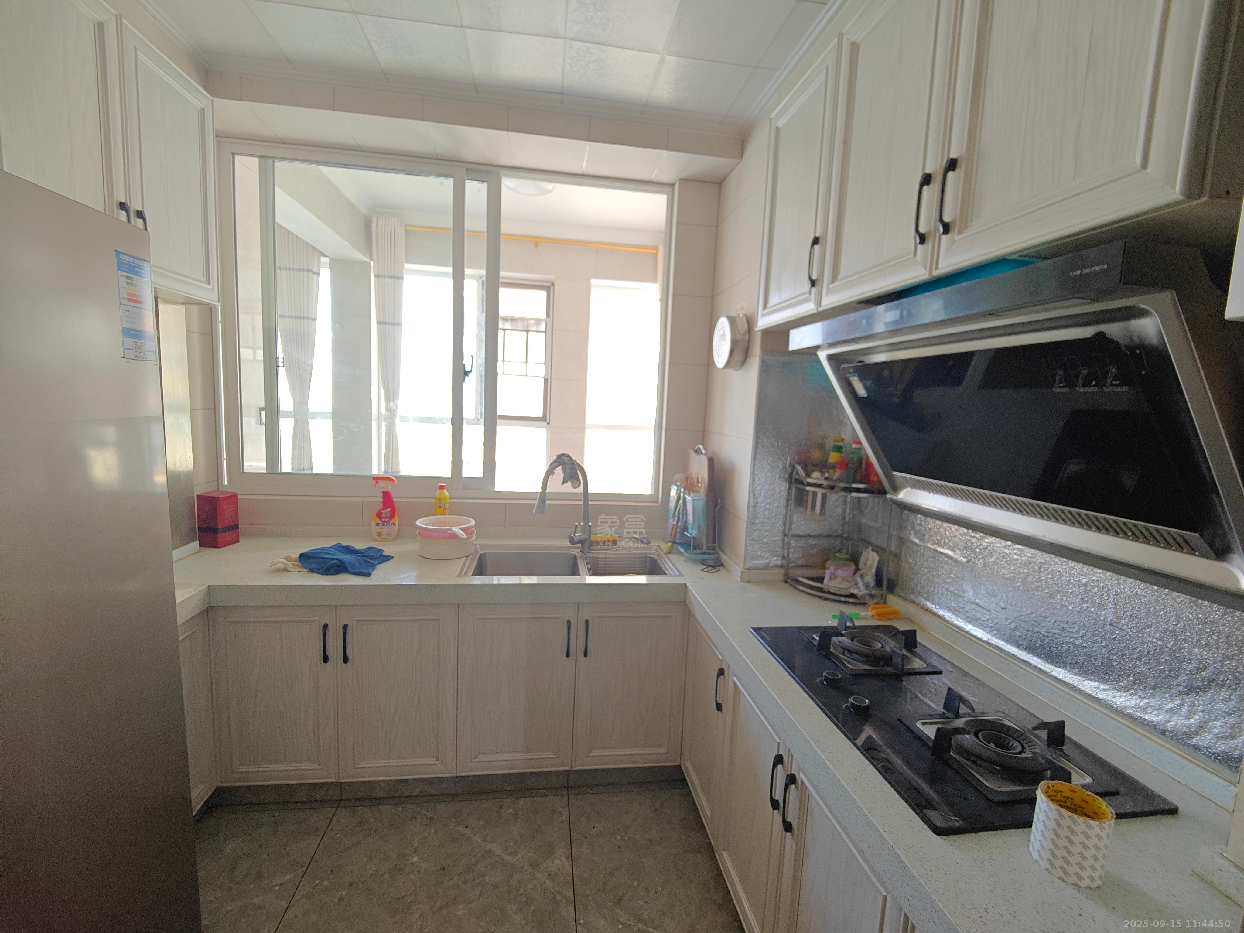 湖景名城  3室2厅2卫    2300.0元/月 湖景名城  3室2厅2卫    2300.0元/月室内图