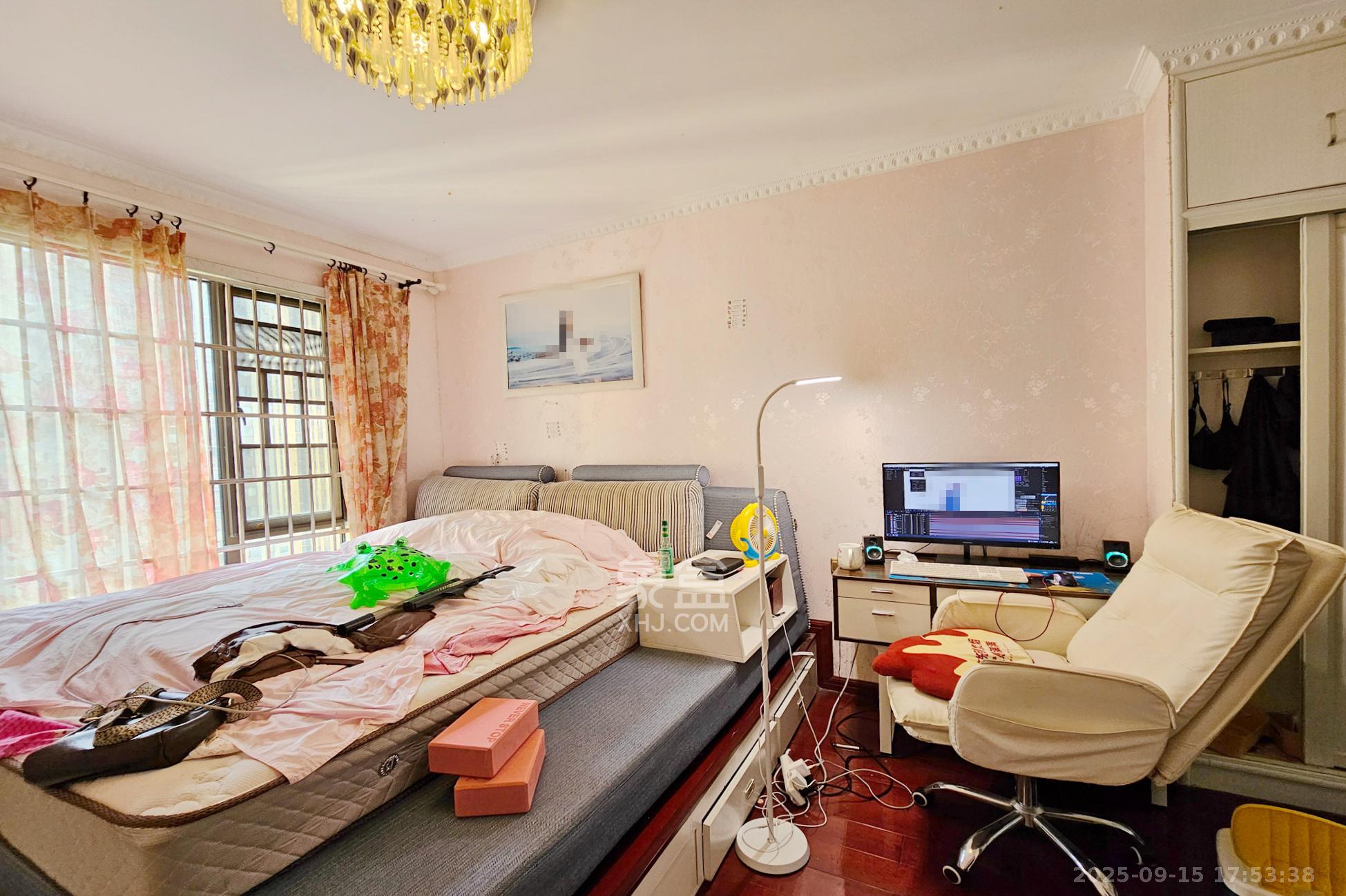 雨花公馆(紫苔名苑) 4室2厅2卫 155.0万 雨花公馆(紫苔名苑) 4室2厅2卫 155.0万卧室