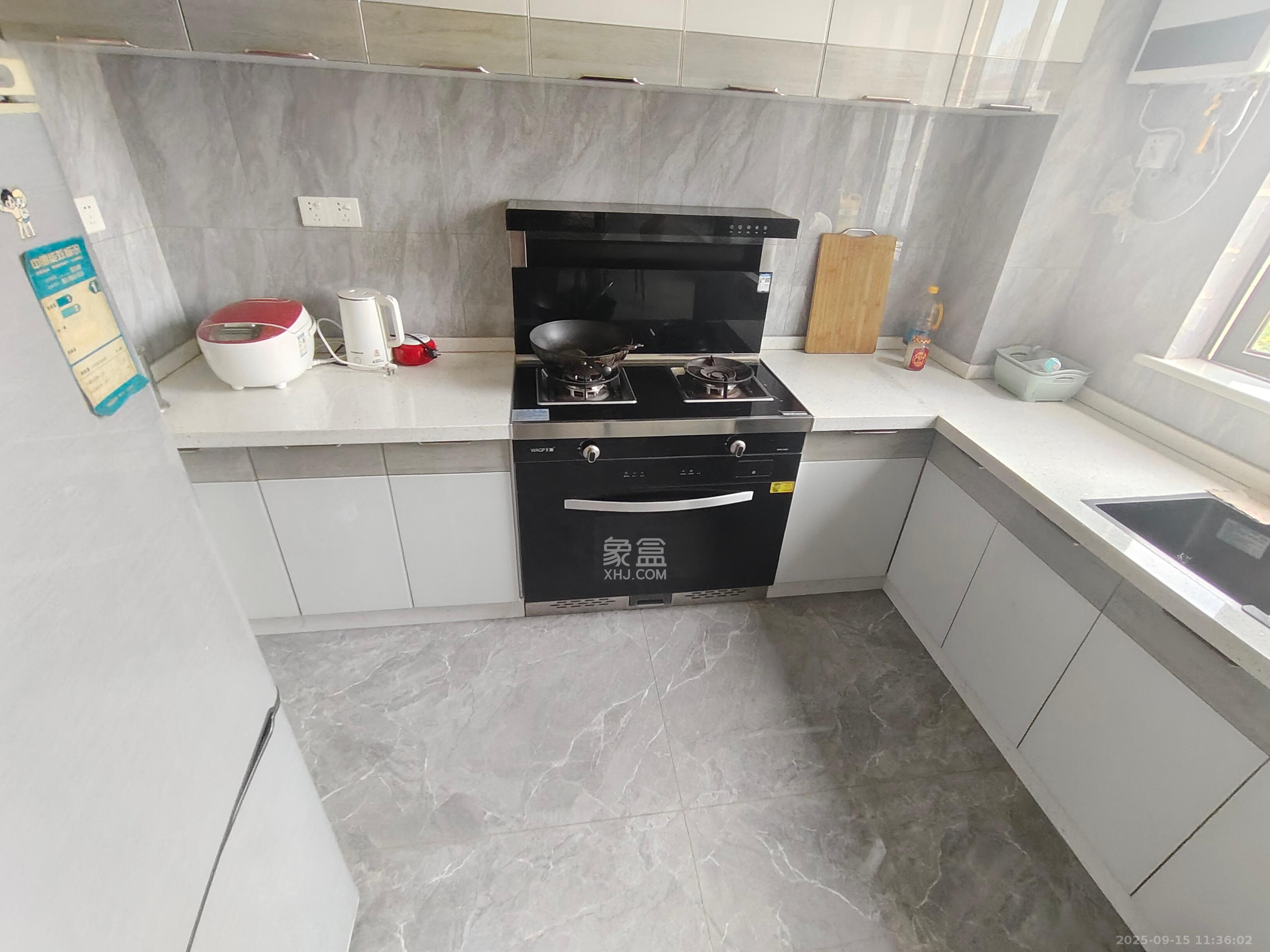 深业睿城 4室2厅2卫 3400.0元/月 深业睿城 4室2厅2卫 3400.0元/月室内图