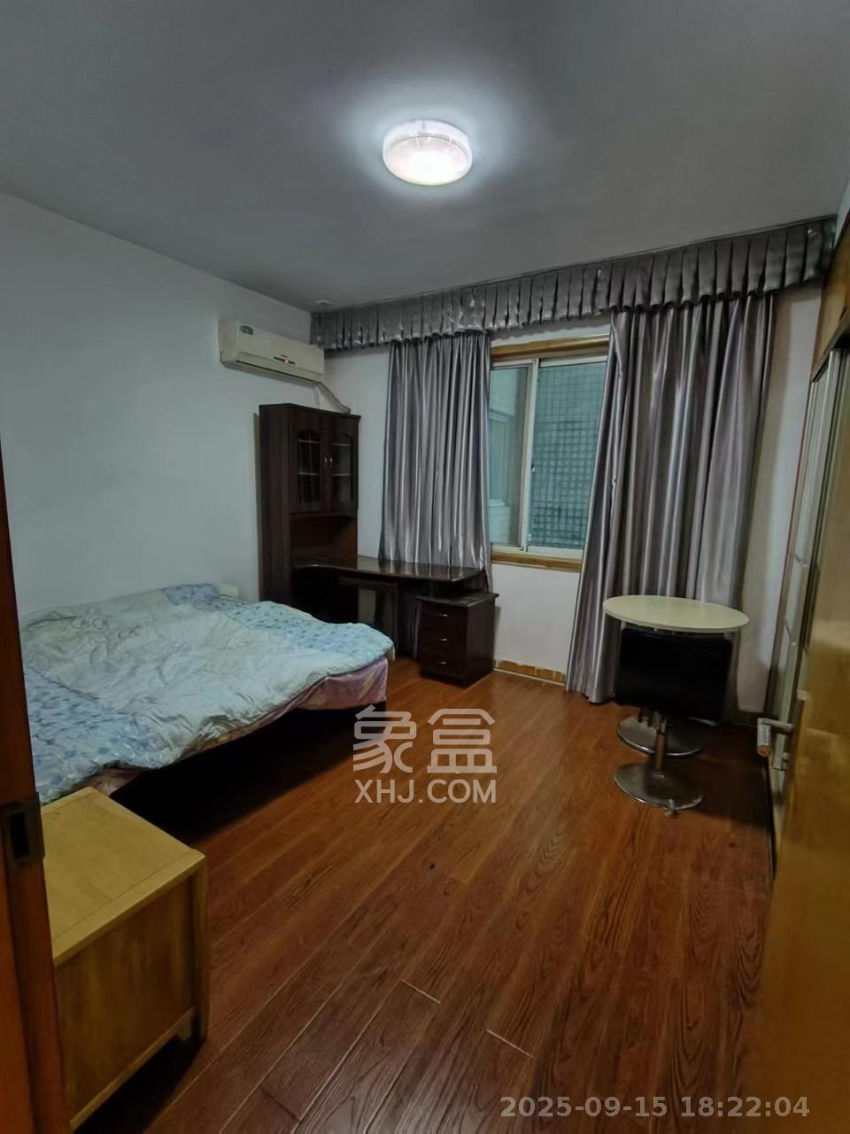 麓谷加州阳光  3室2厅2卫    2800.0元/月室内图