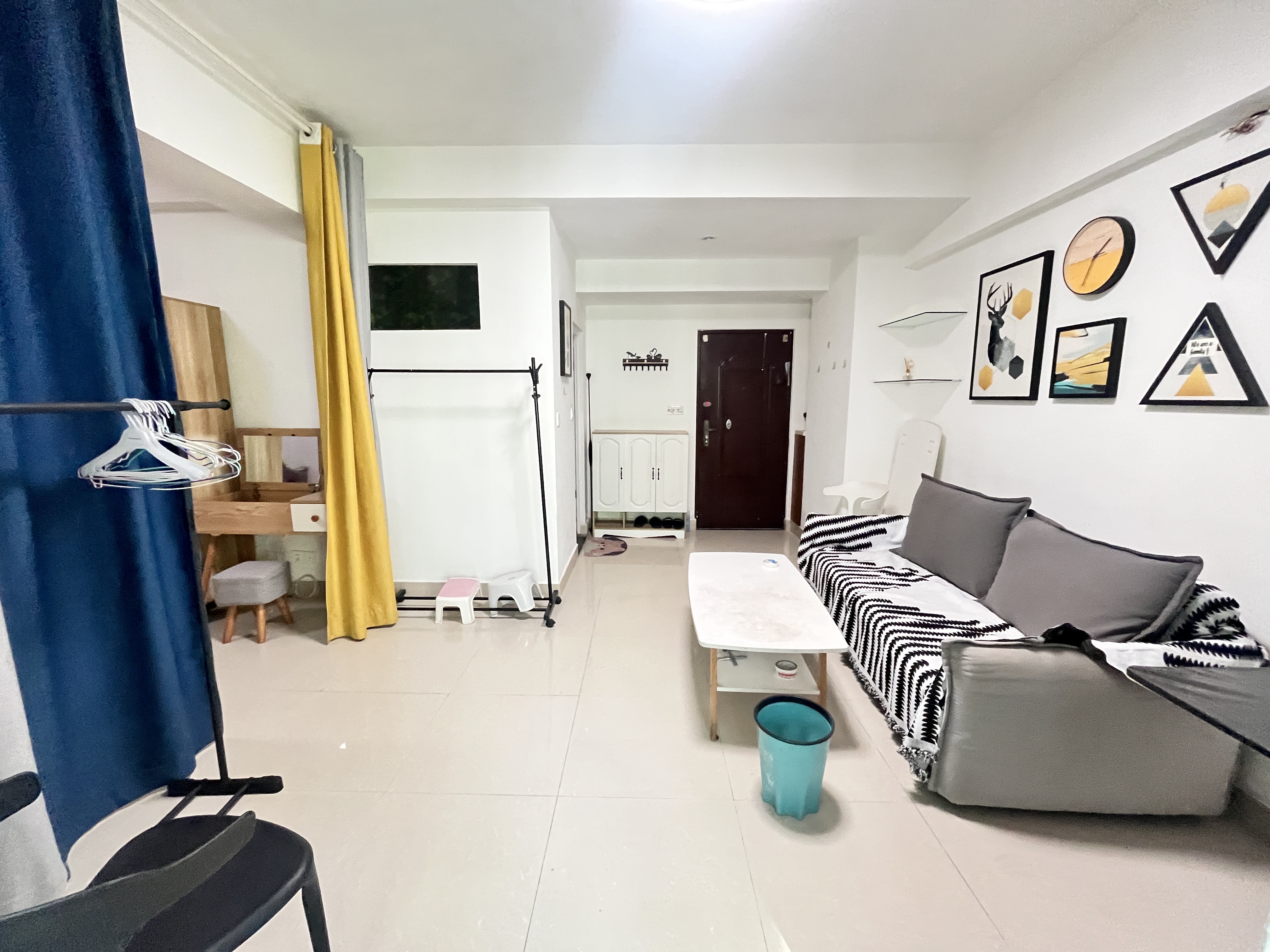 金银广场 1室0厅1卫 1600.0元/月 金银广场 1室0厅1卫 1600.0元/月室内图