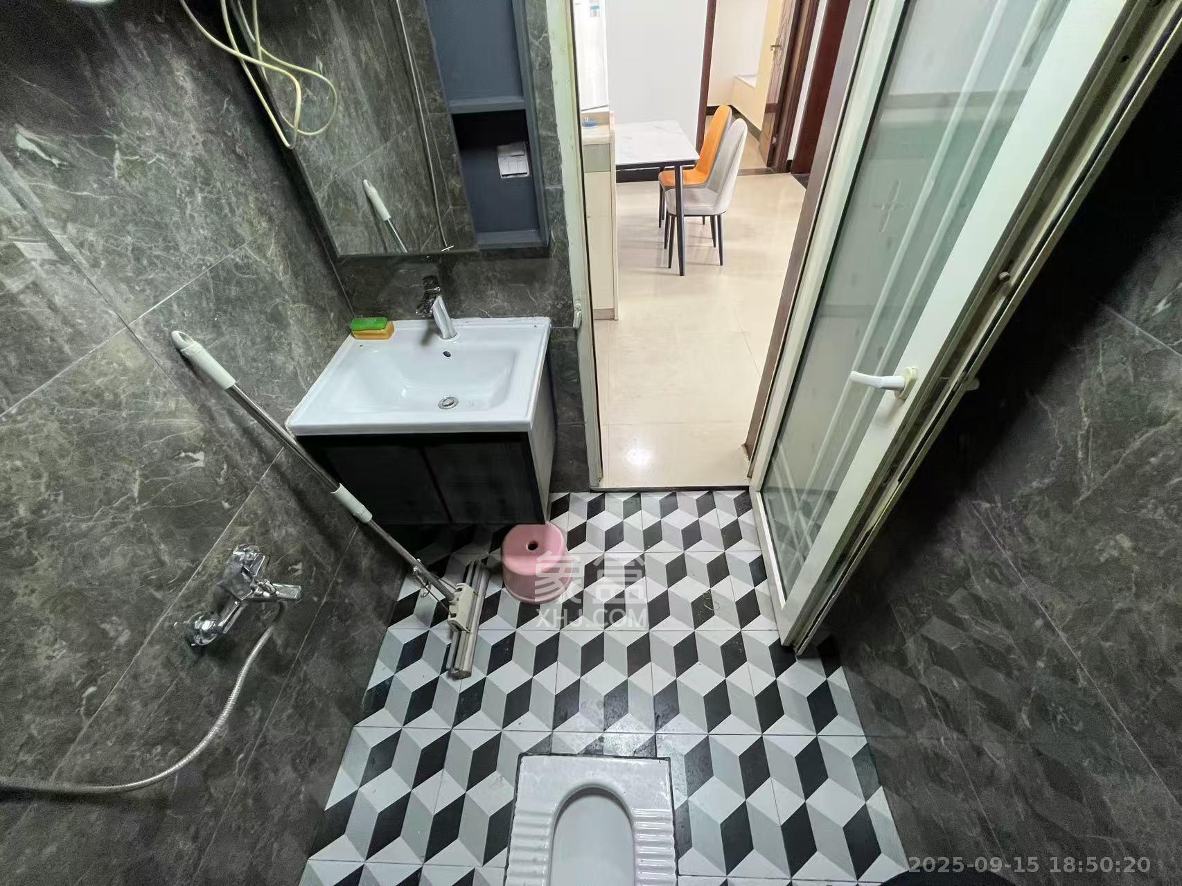 高桥现代商贸城  2室2厅1卫    2200.0元/月室内图