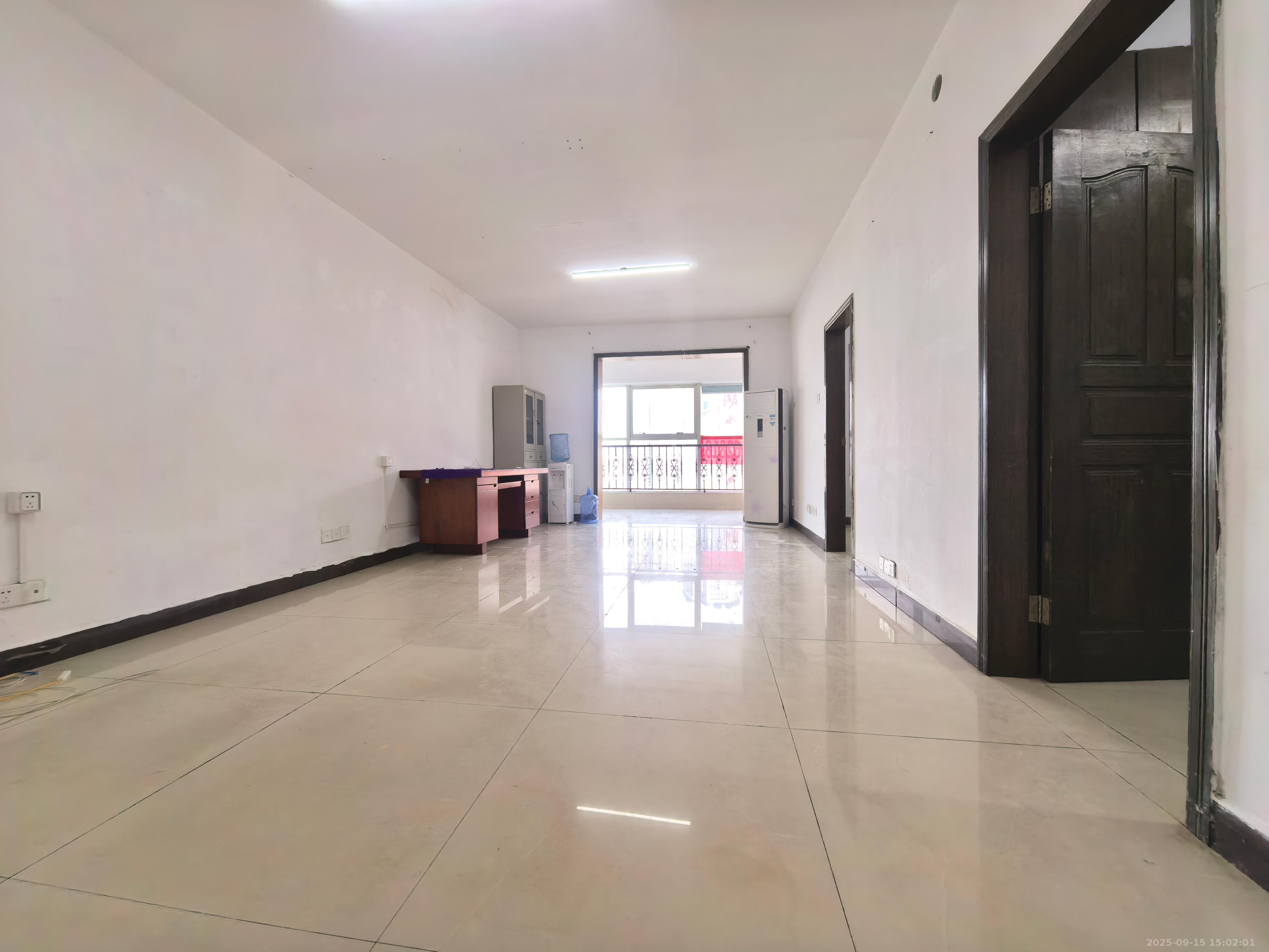 兴威名座  2室2厅1卫    2500.0元/月 兴威名座  2室2厅1卫    2500.0元/月室内图