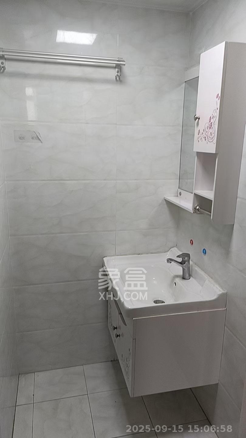 绿地之窗  2室2厅1卫    2000.0元/月室内图