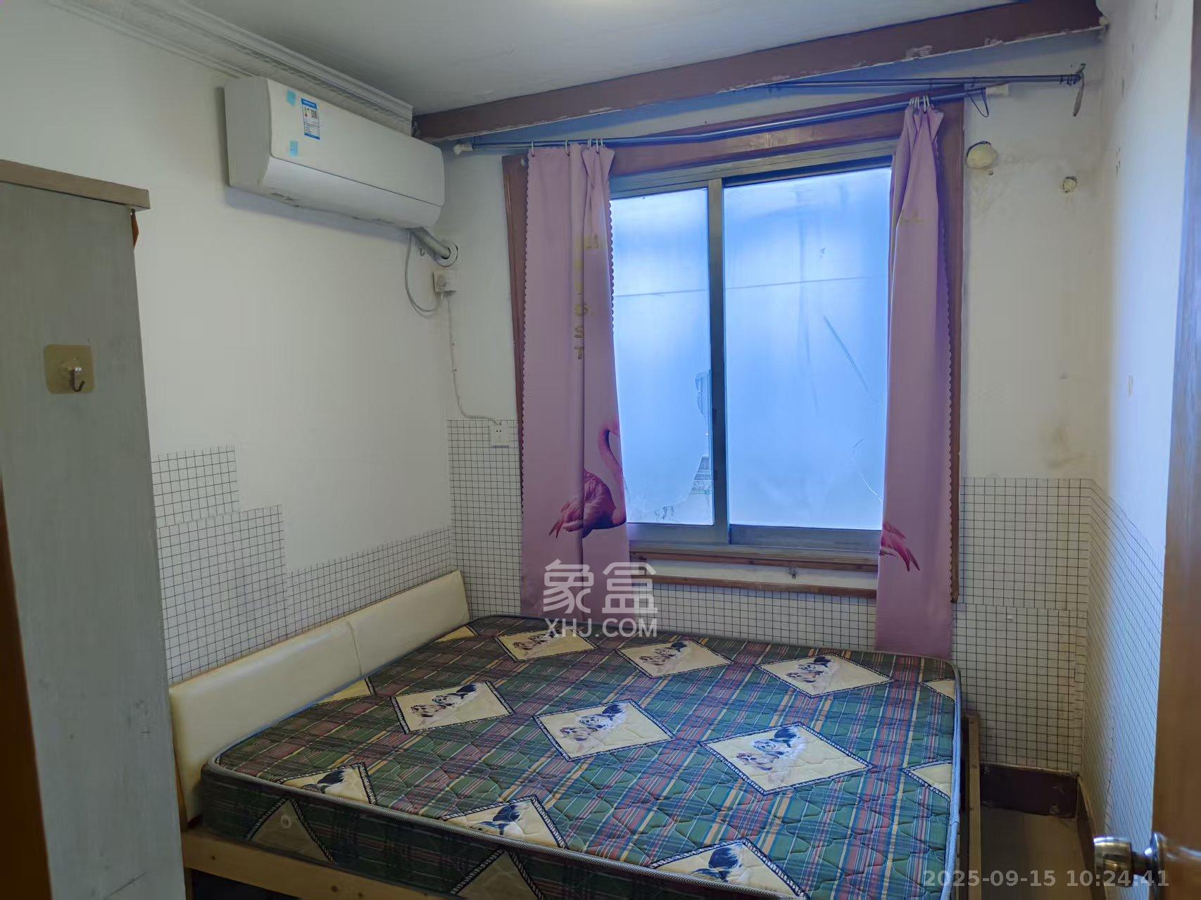 荷花园市直教师村(长沙市教育局直属教师二村) 1室2厅1卫 1800.0元/月 荷花园市直教师村(长沙市教育局直属教师二村) 1室2厅1卫 1800.0元/月室内图