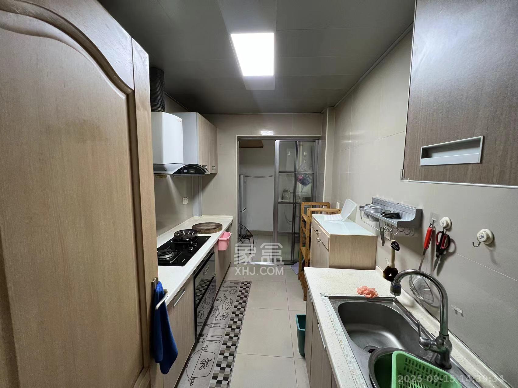 新城新世界一二三期  2室2厅1卫    2400.0元/月室内图