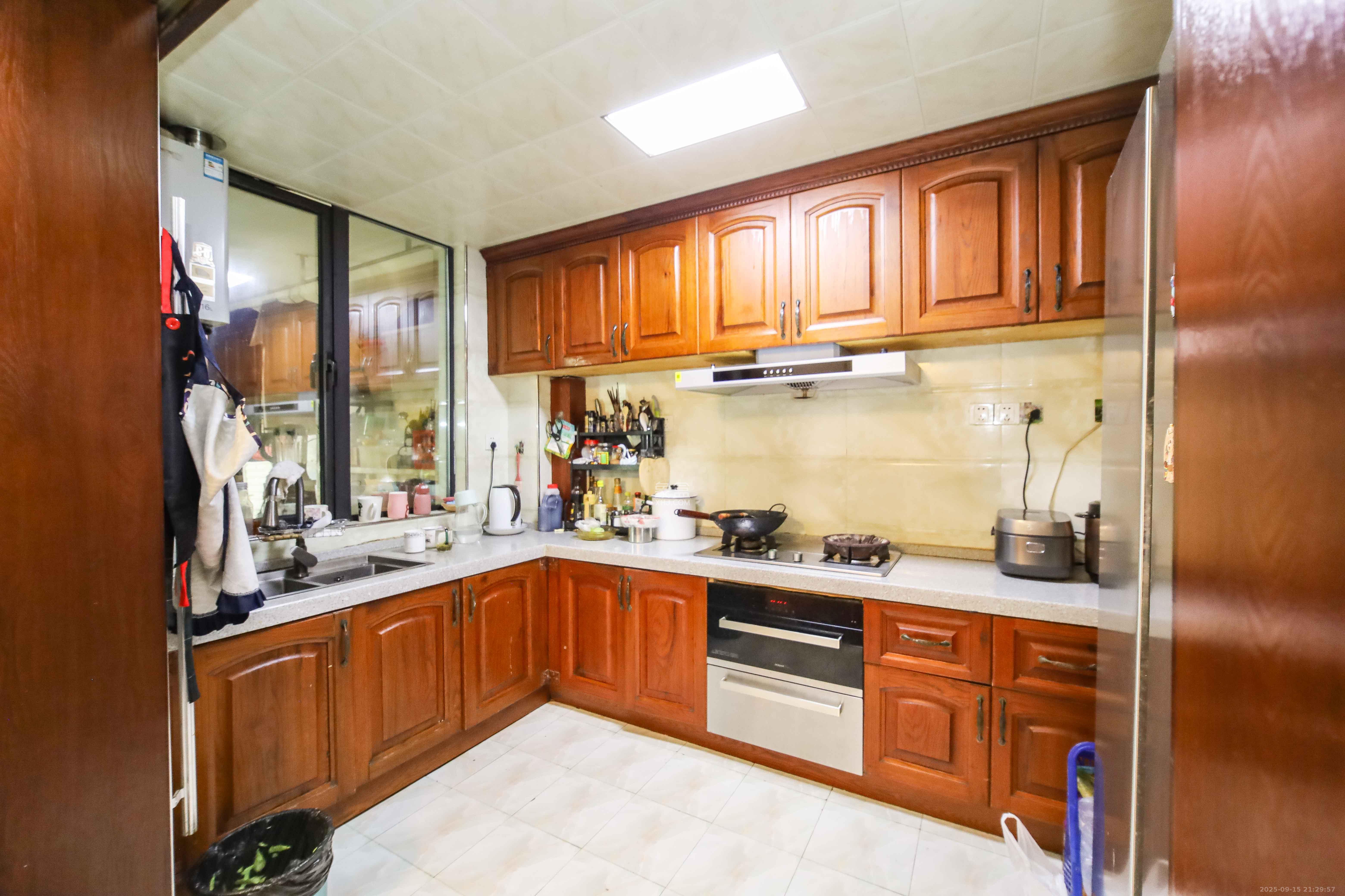 长房白沙湾  4室2厅2卫    175.0万 长房白沙湾  4室2厅2卫    175.0万厨房