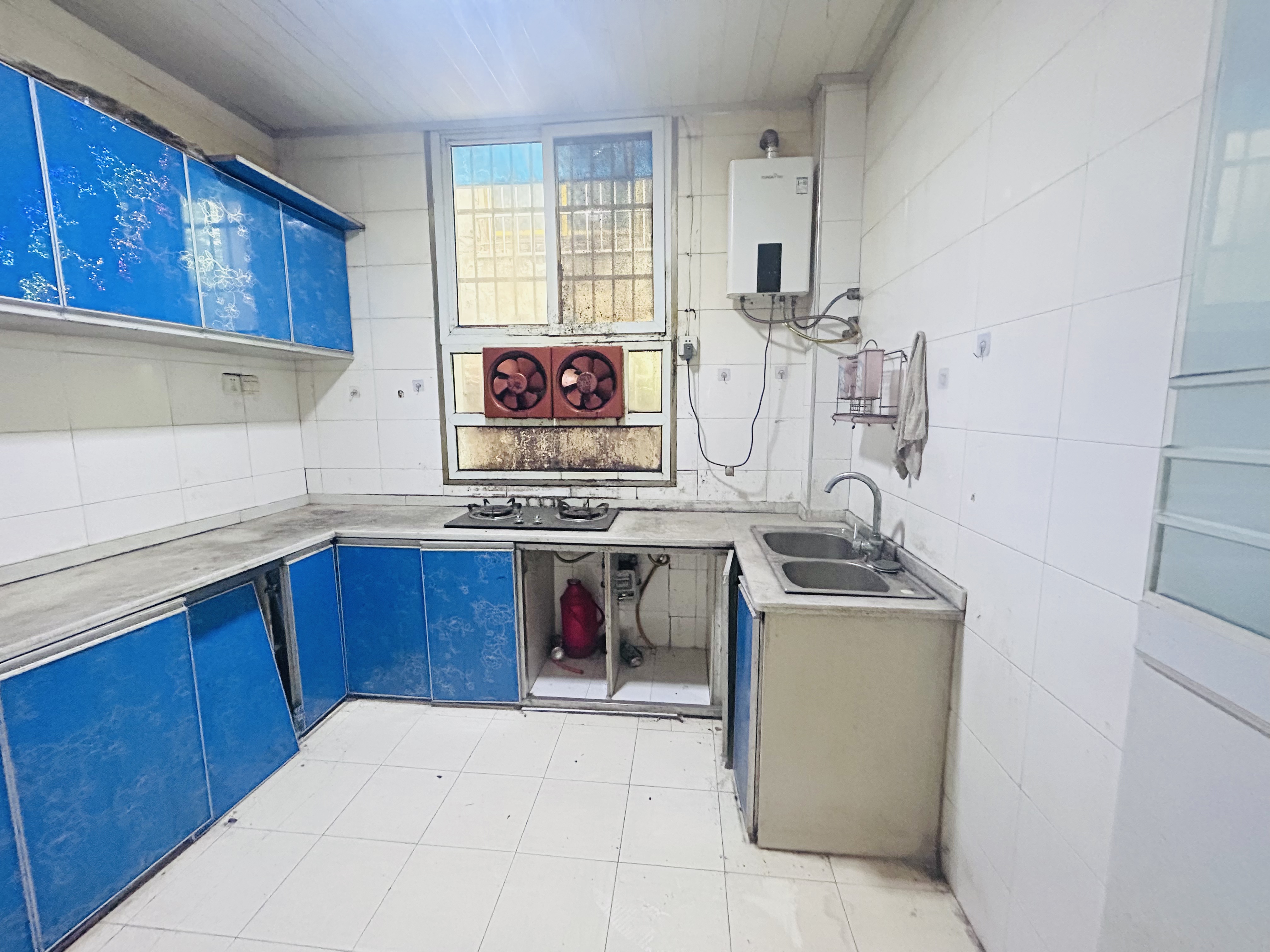 新建小区  3室2厅2卫   1100.00元/月室内图