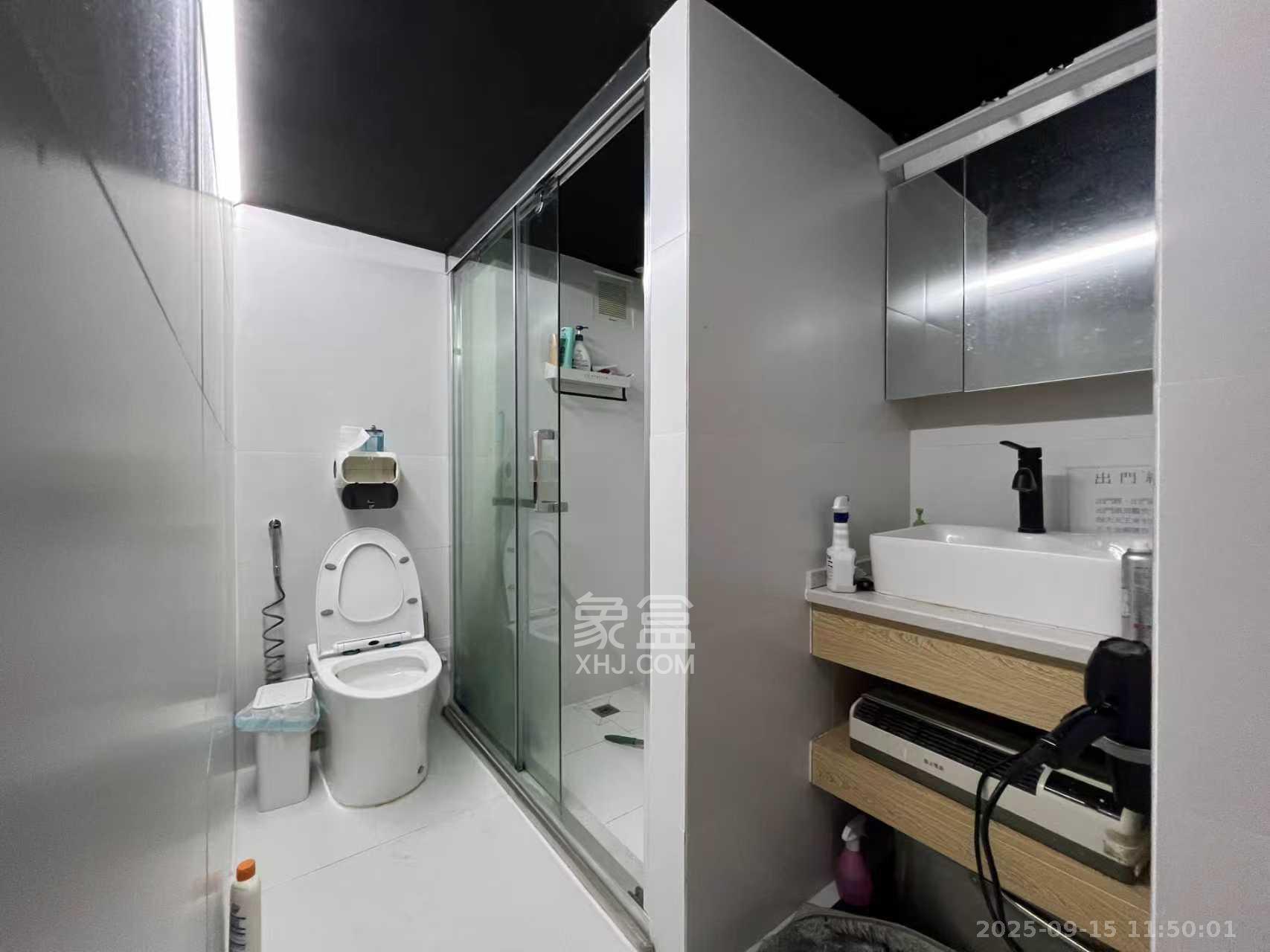 曼哈顿新贵  3室2厅1卫    3600.0元/月 曼哈顿新贵  3室2厅1卫    3600.0元/月室内图