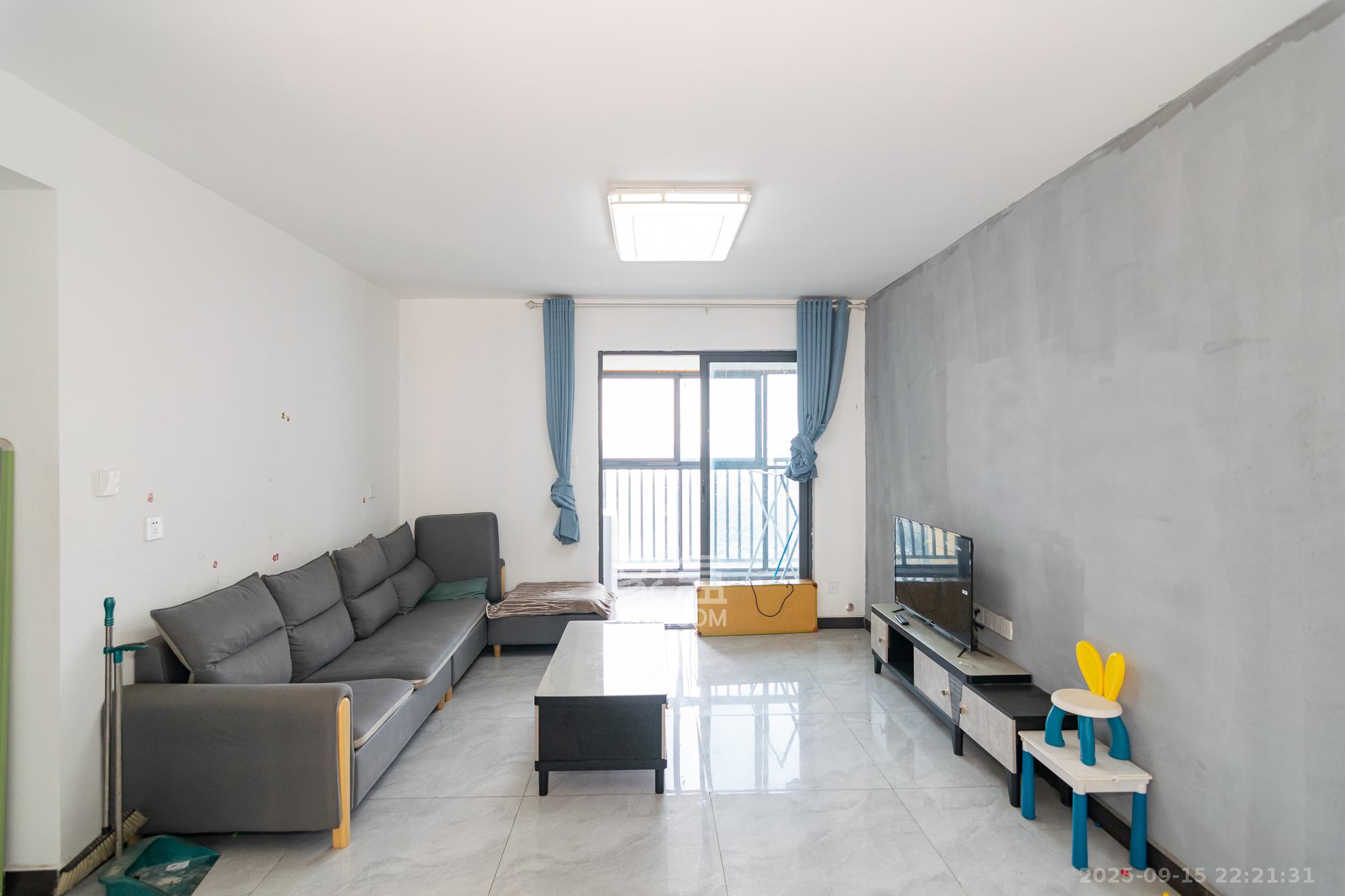 中粮鸿云 3室2厅2卫 60.0万 中粮鸿云 3室2厅2卫 60.0万客厅