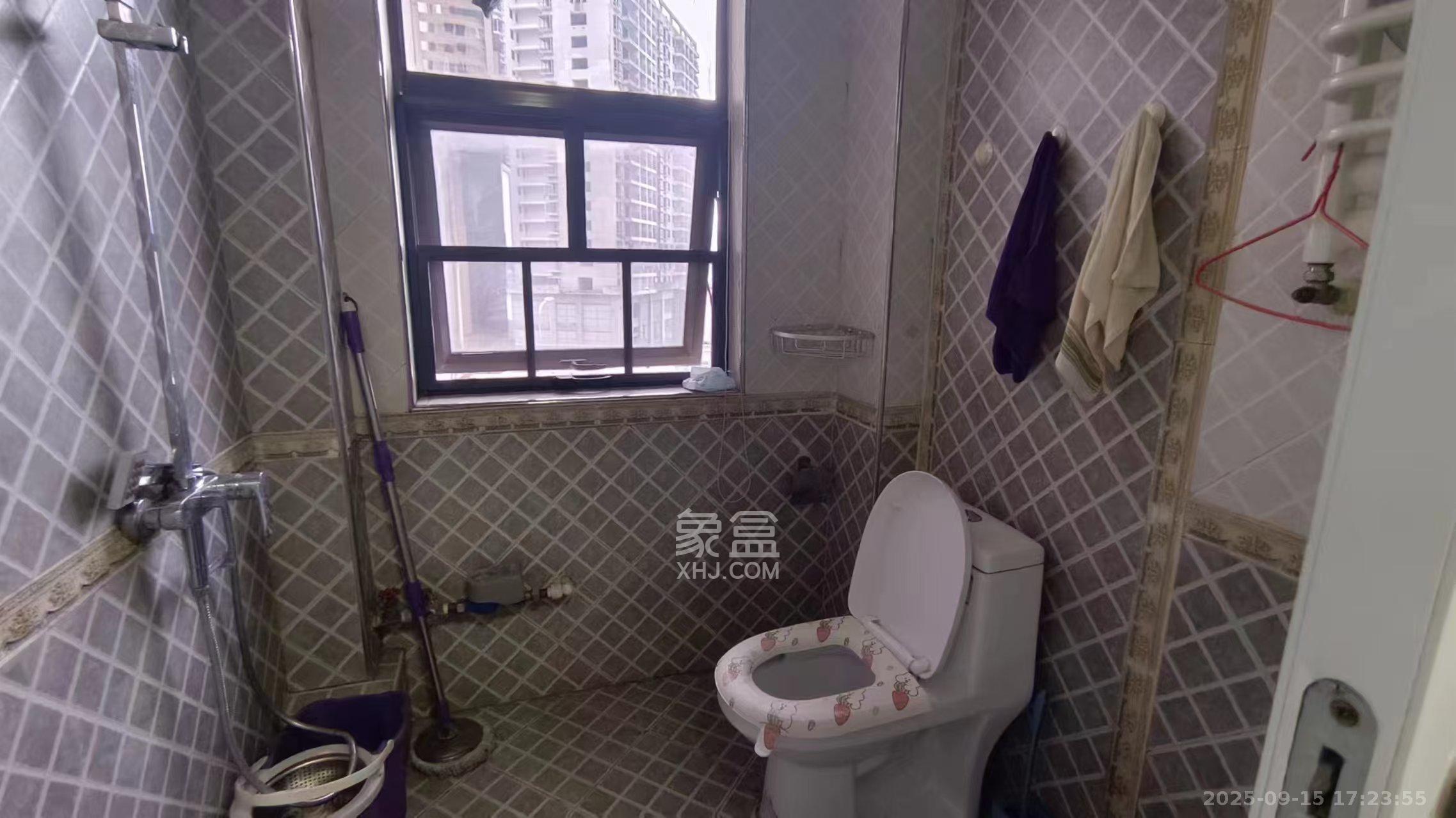 上东辛顿公寓  2室1厅1卫    2200.0元/月室内图