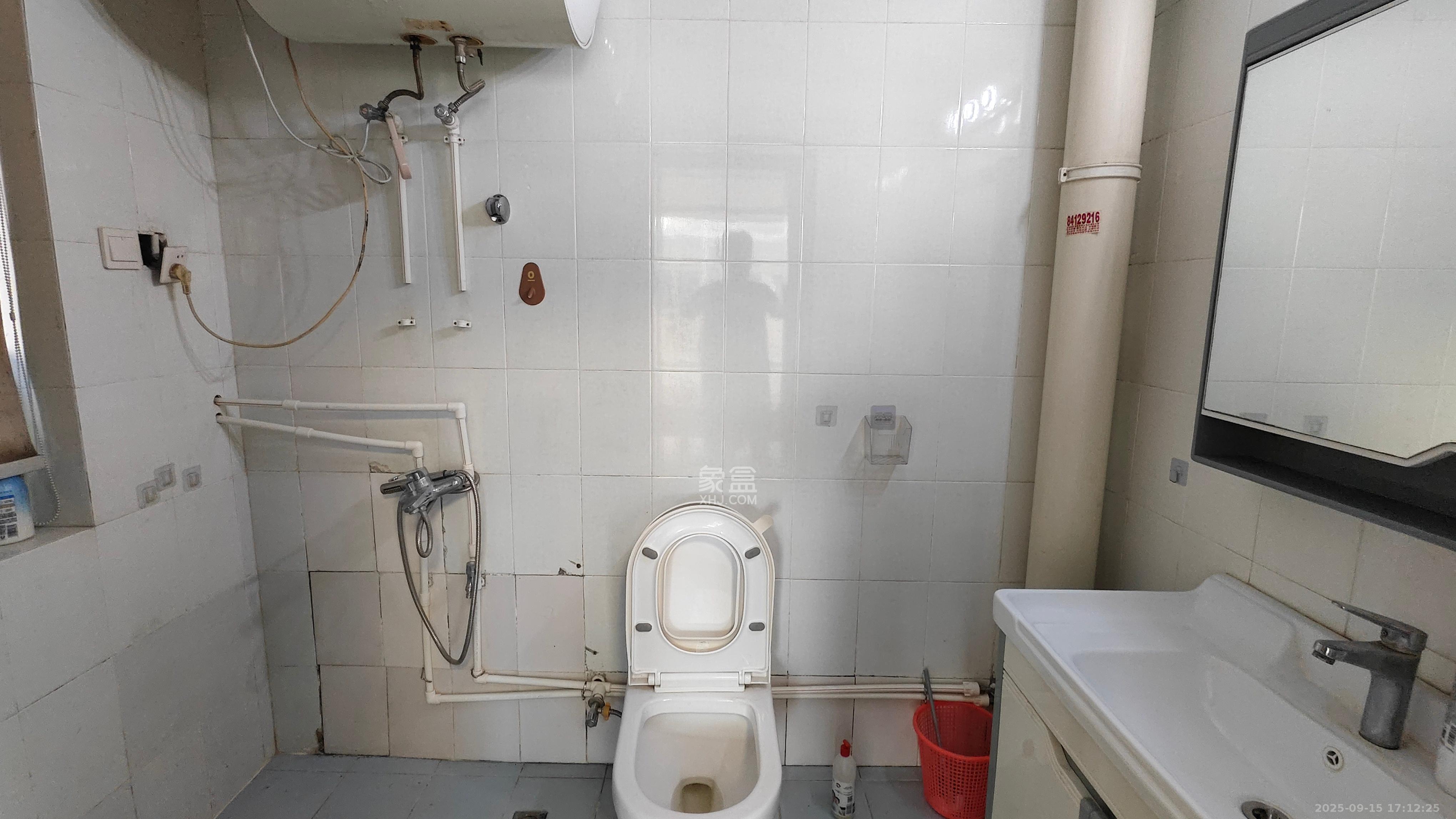 金色华庭  3室2厅2卫    3500.0元/月 金色华庭  3室2厅2卫    3500.0元/月室内图