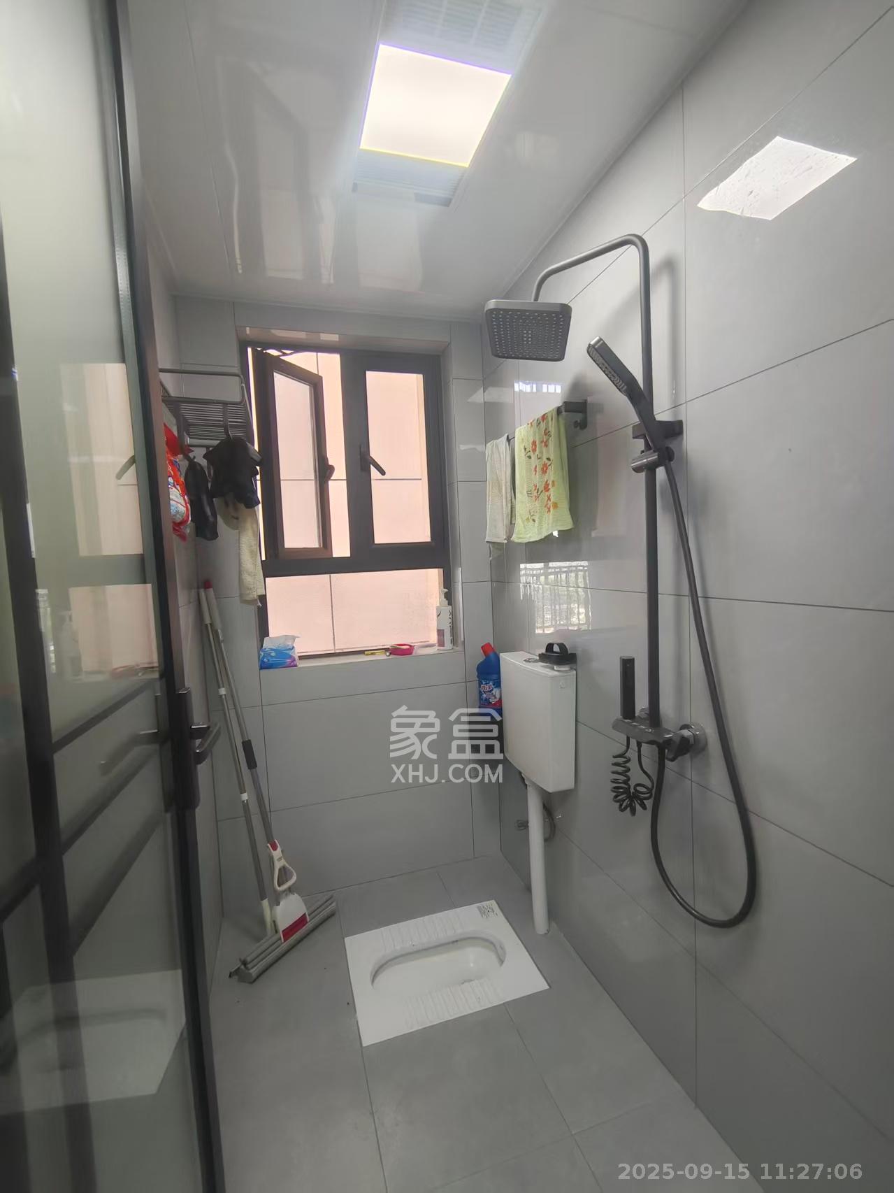 荣盛城 4室2厅2卫 2000.0元/月 荣盛城 4室2厅2卫 2000.0元/月室内图