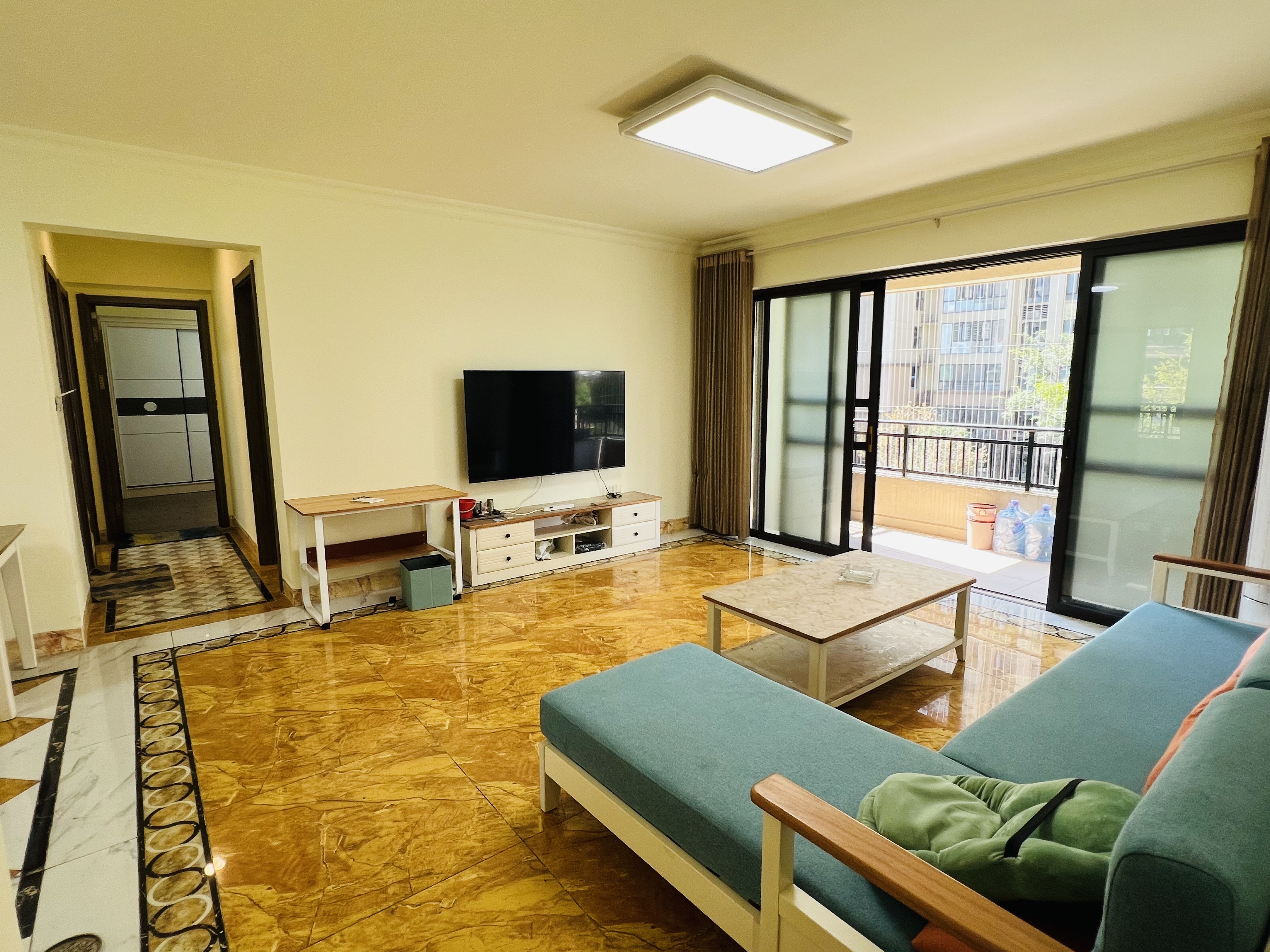 碧桂园 4室2厅2卫 2400.0元/月 碧桂园 4室2厅2卫 2400.0元/月室内图