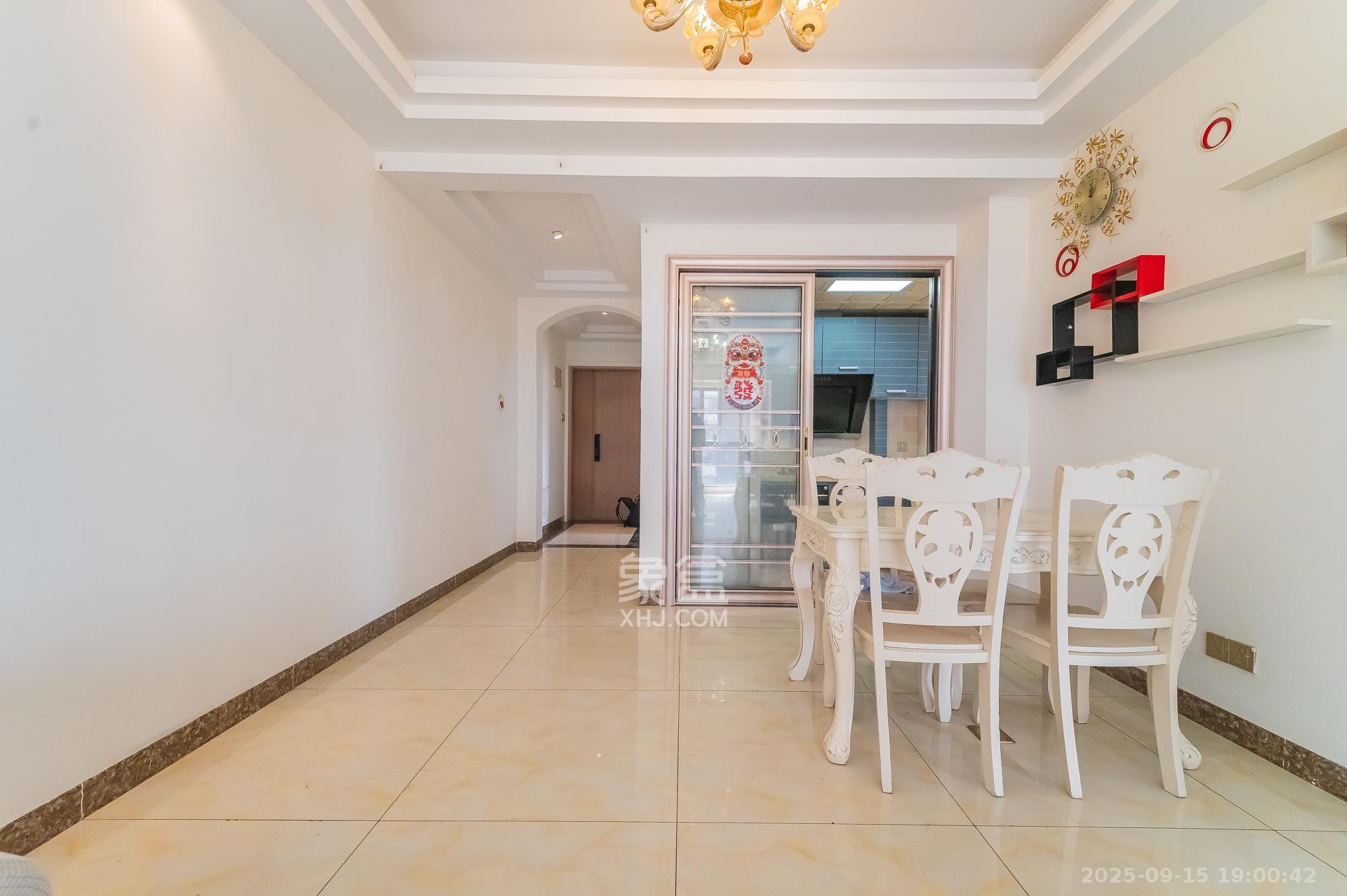 恒基凯旋门一二期 3室2厅1卫 68.8万 恒基凯旋门一二期 3室2厅1卫 68.8万客厅