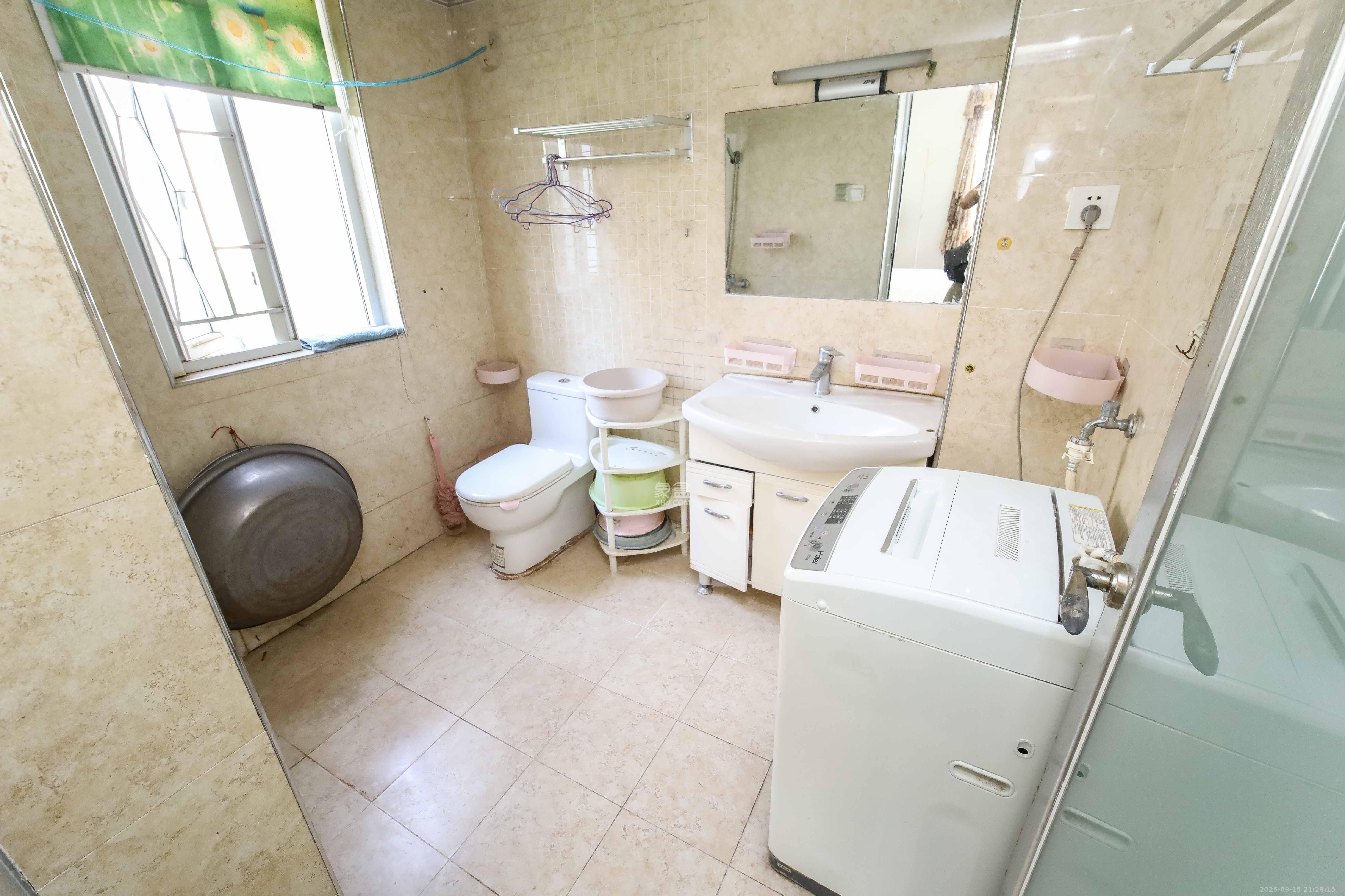 泊爱蓝湾  3室2厅2卫    130.0万卫生间