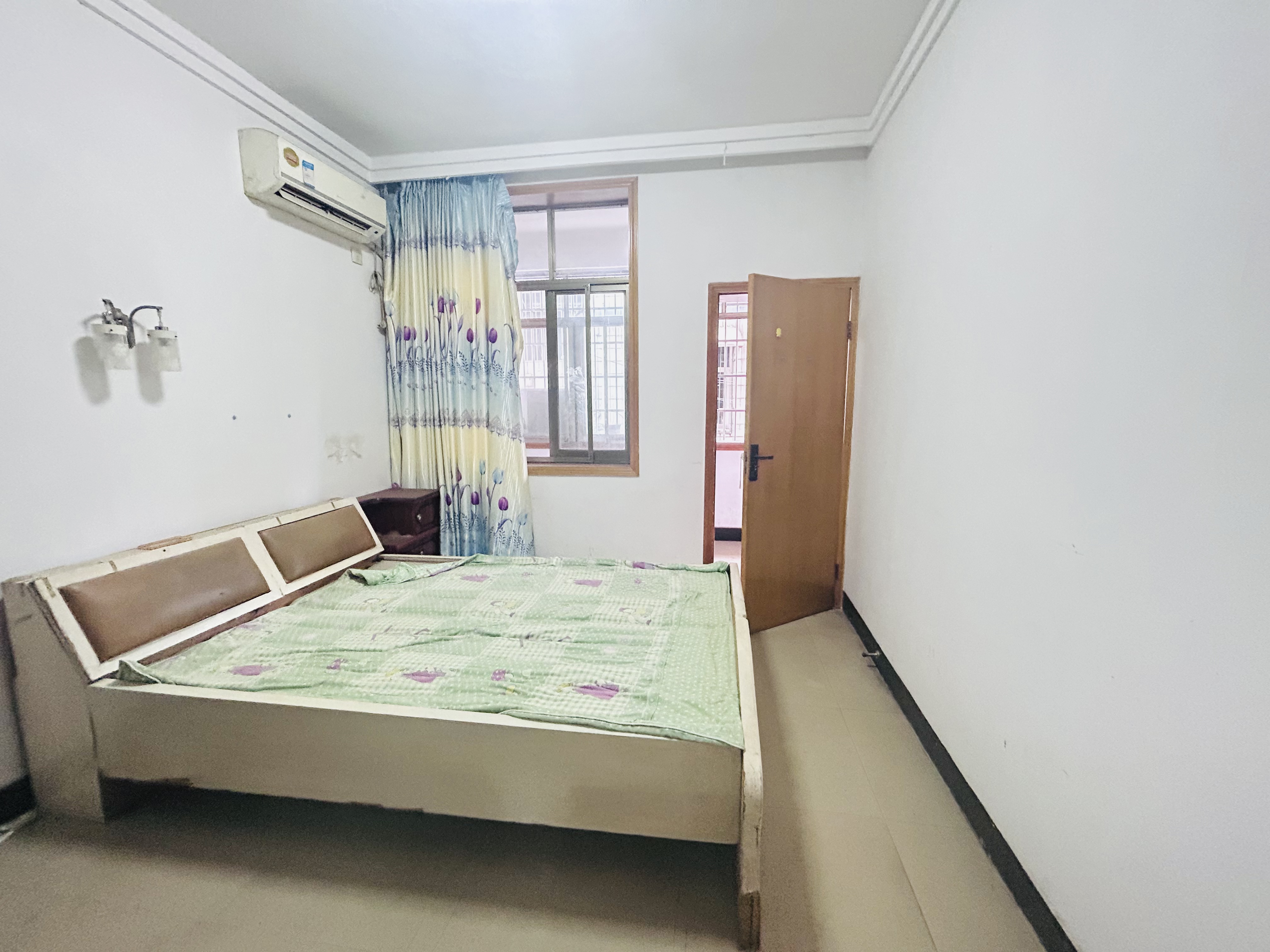 新建小区  3室2厅2卫   1100.00元/月室内图