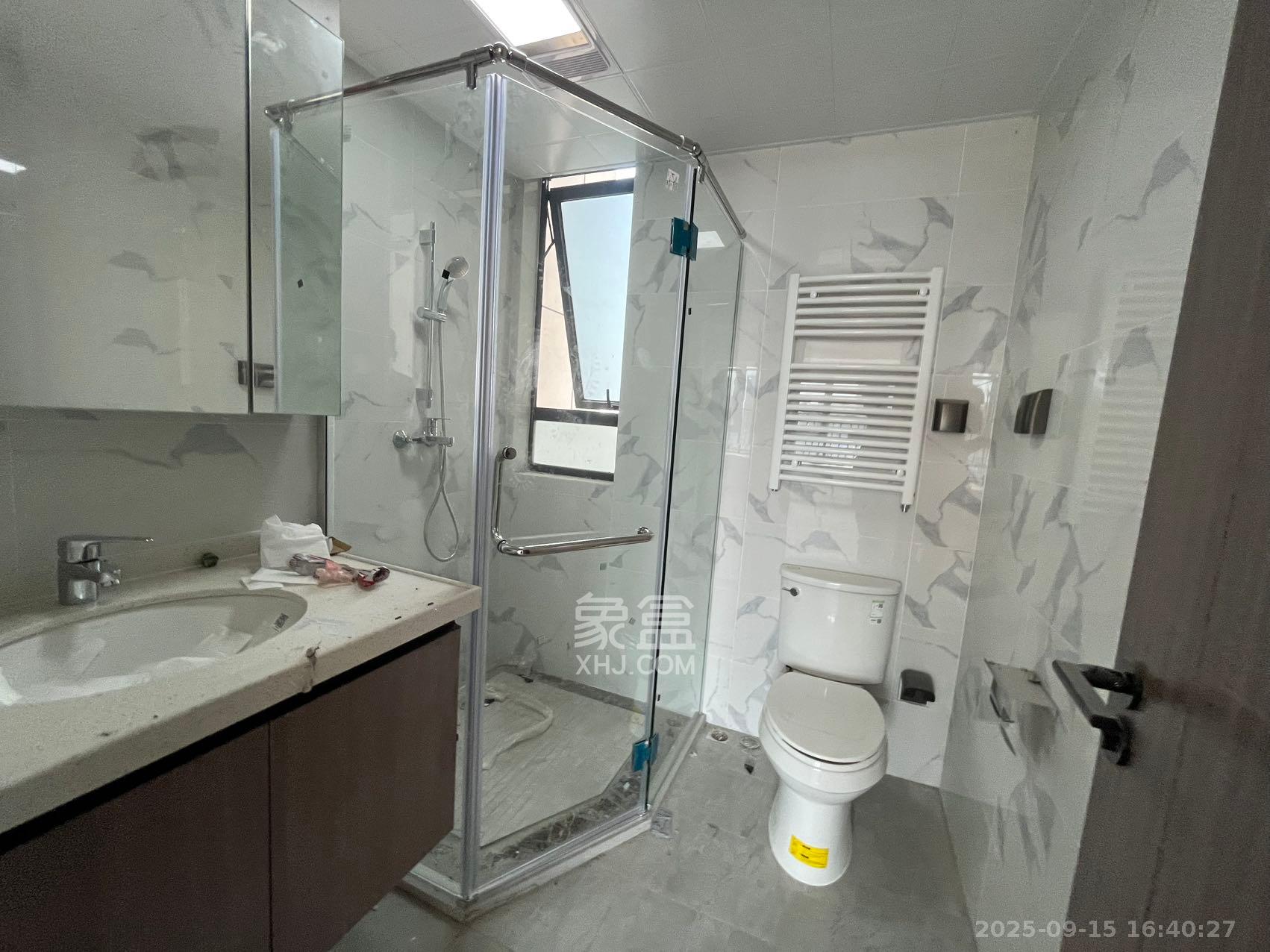 绿地V岛  4室2厅2卫    3500.0元/月 绿地V岛  4室2厅2卫    3500.0元/月室内图