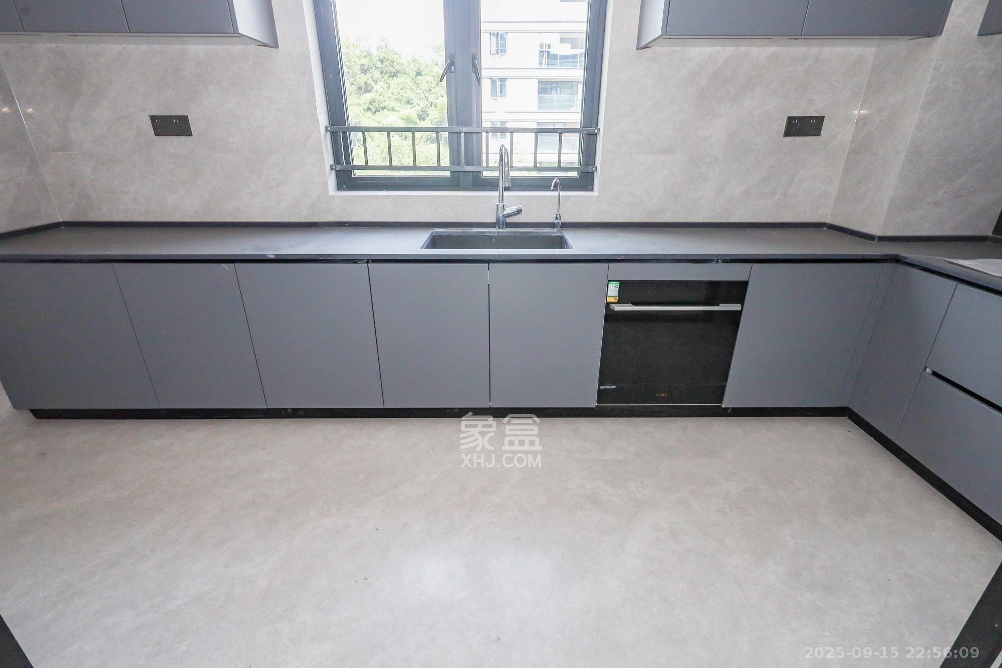 万科森林公园  4室2厅3卫    450.0万厨房