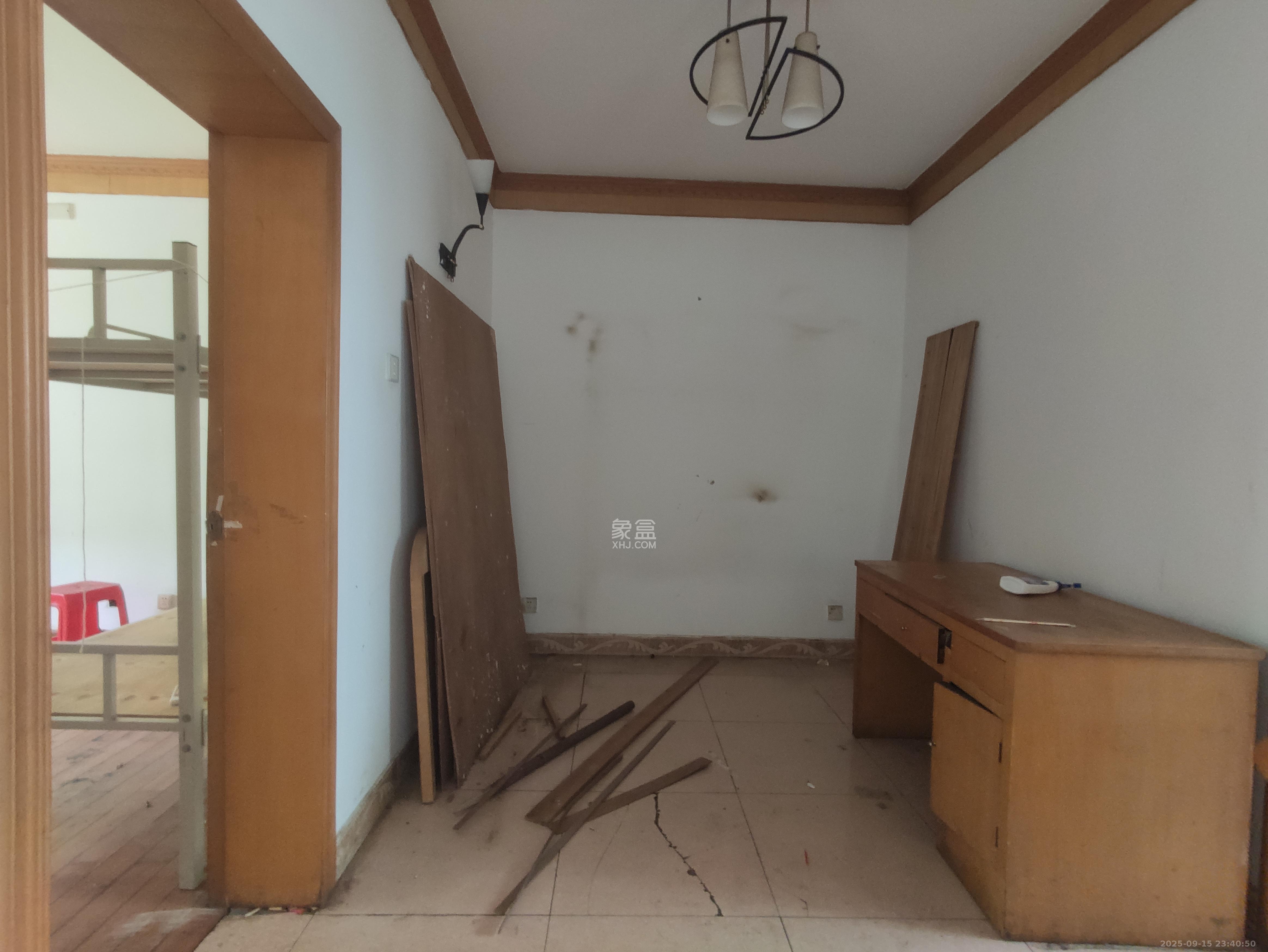 五一东村 1室0厅0卫 2400.0元/月 五一东村 1室0厅0卫 2400.0元/月室内图