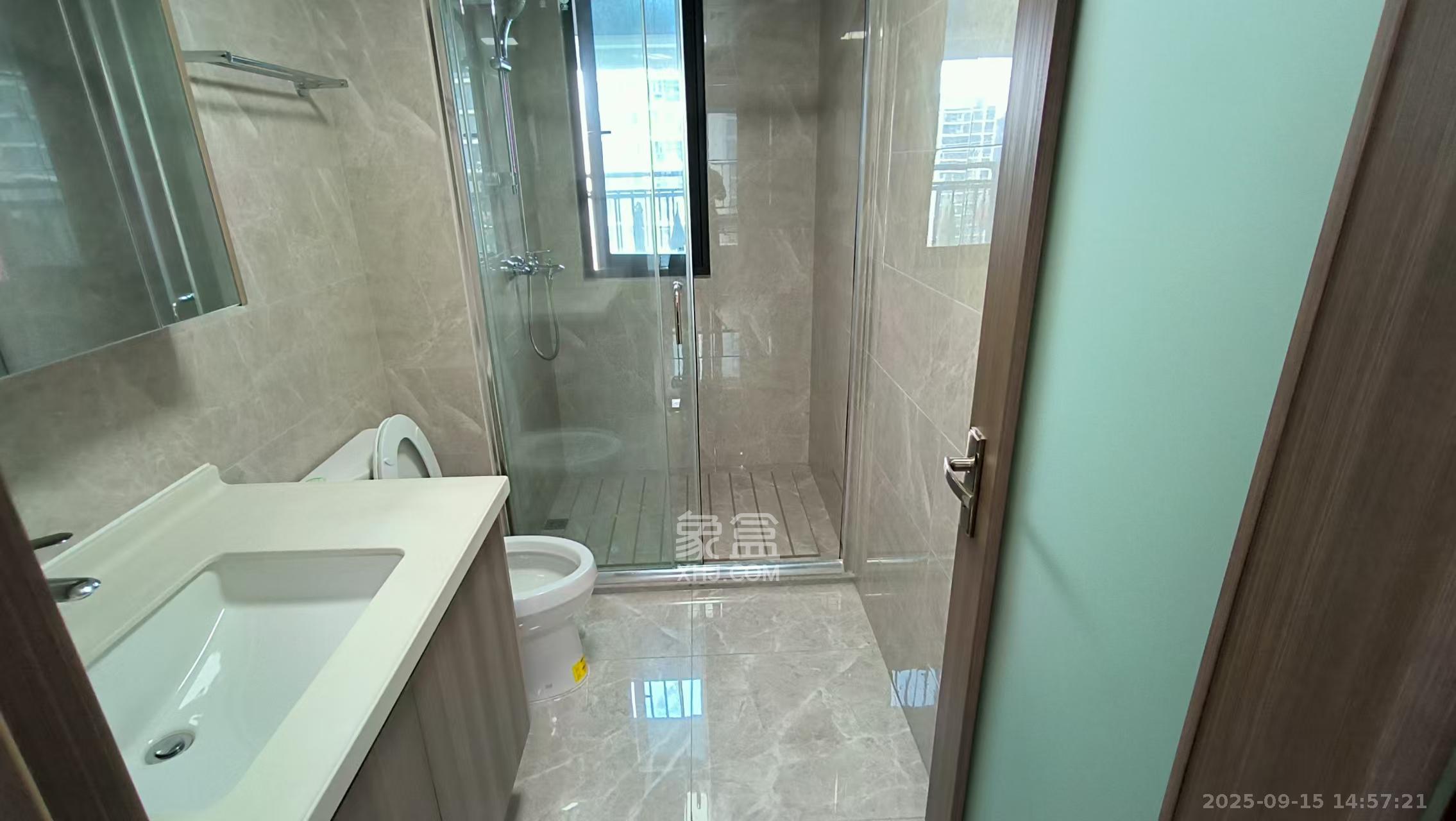 中海阅麓山一期  3室2厅2卫   2900.00元/月室内图