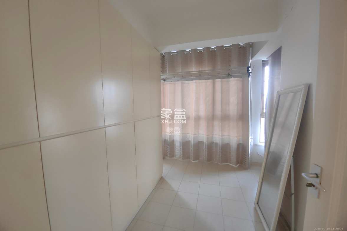 第六都(陆都小区) 3室2厅2卫 4500.0元/月 第六都(陆都小区) 3室2厅2卫 4500.0元/月室内图