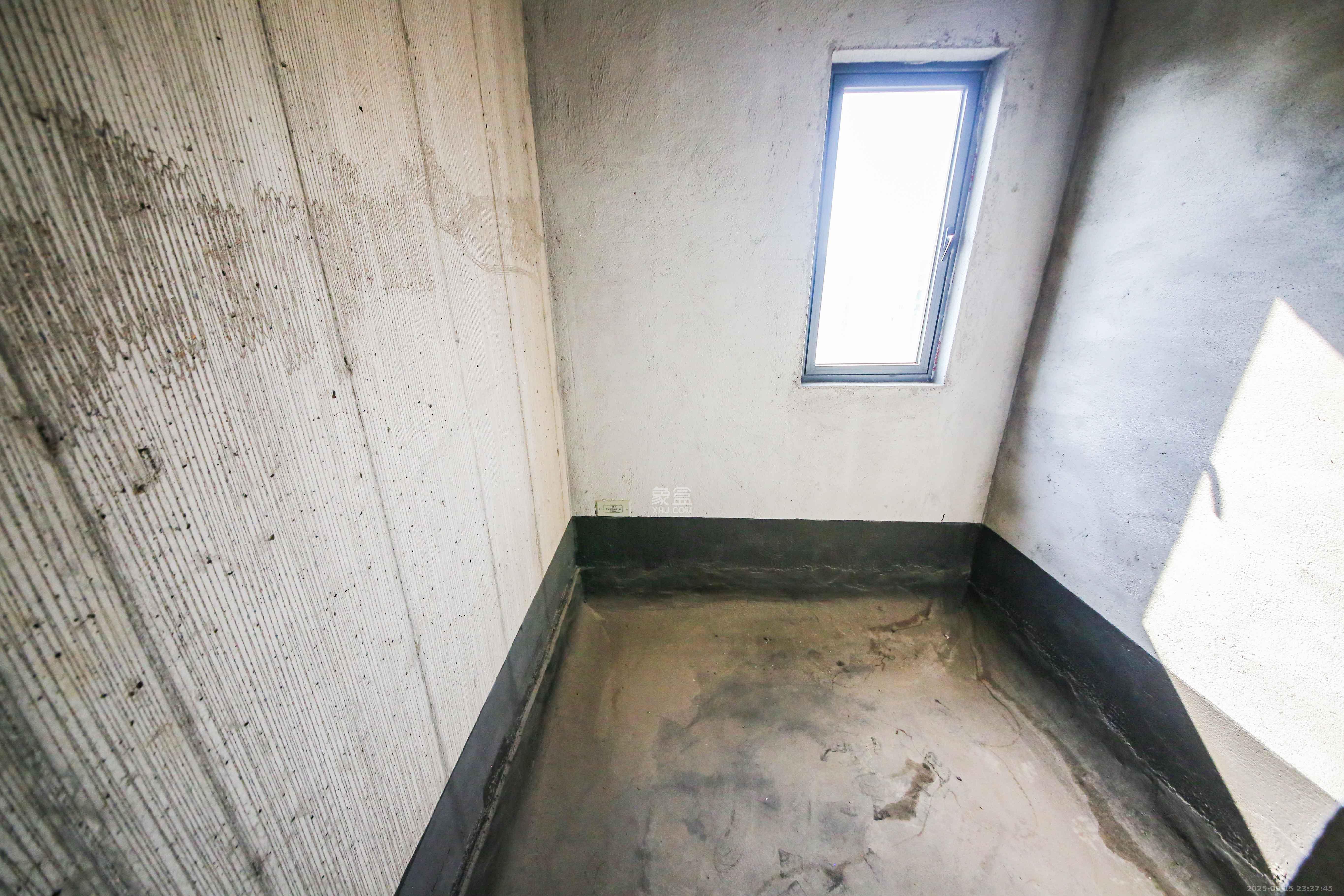 中建钰和城  4室2厅2卫    165.0万卫生间