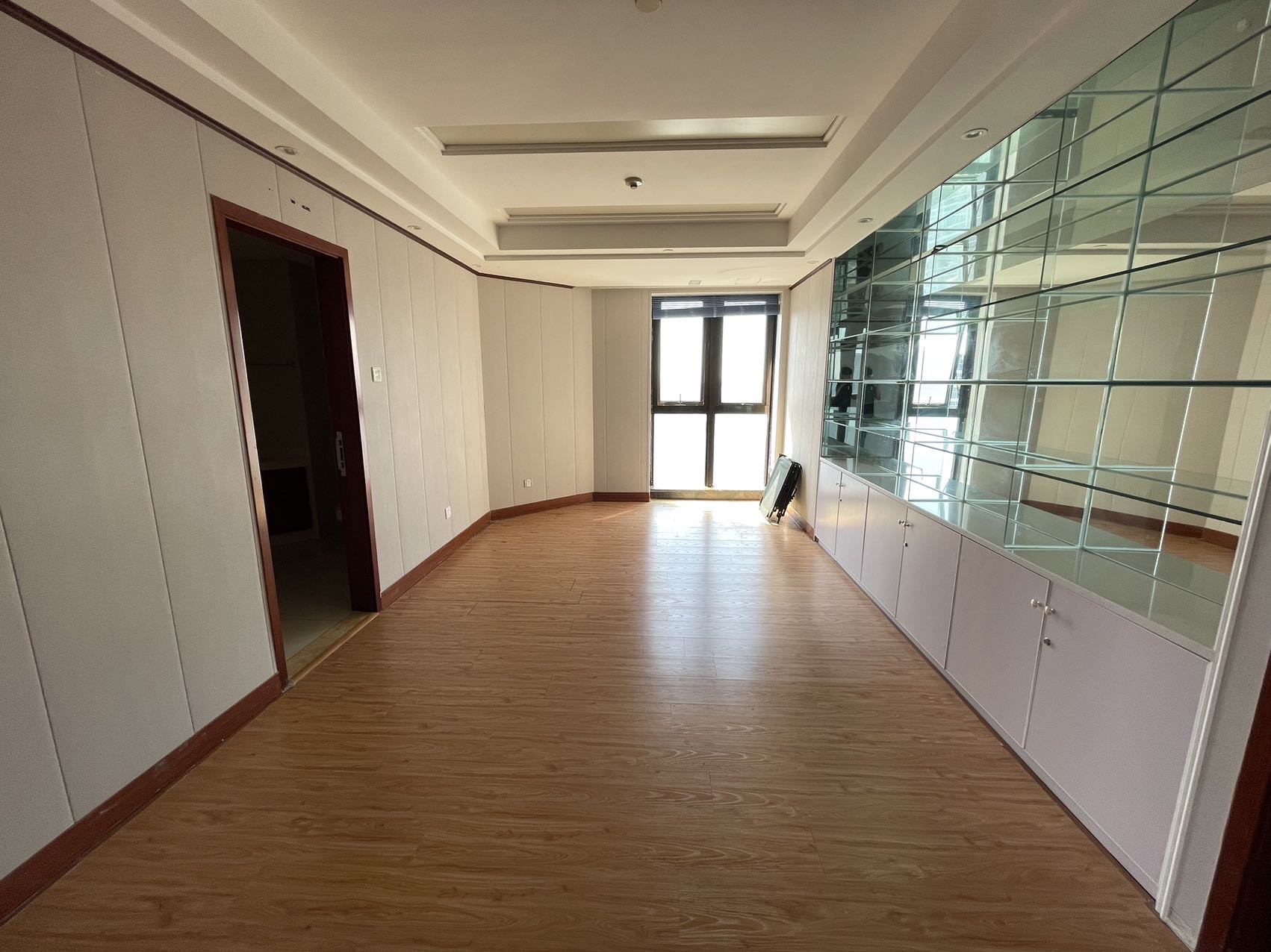 明光国际大酒店  1室1厅1卫    2700.0元/月 明光国际大酒店  1室1厅1卫    2700.0元/月室内图