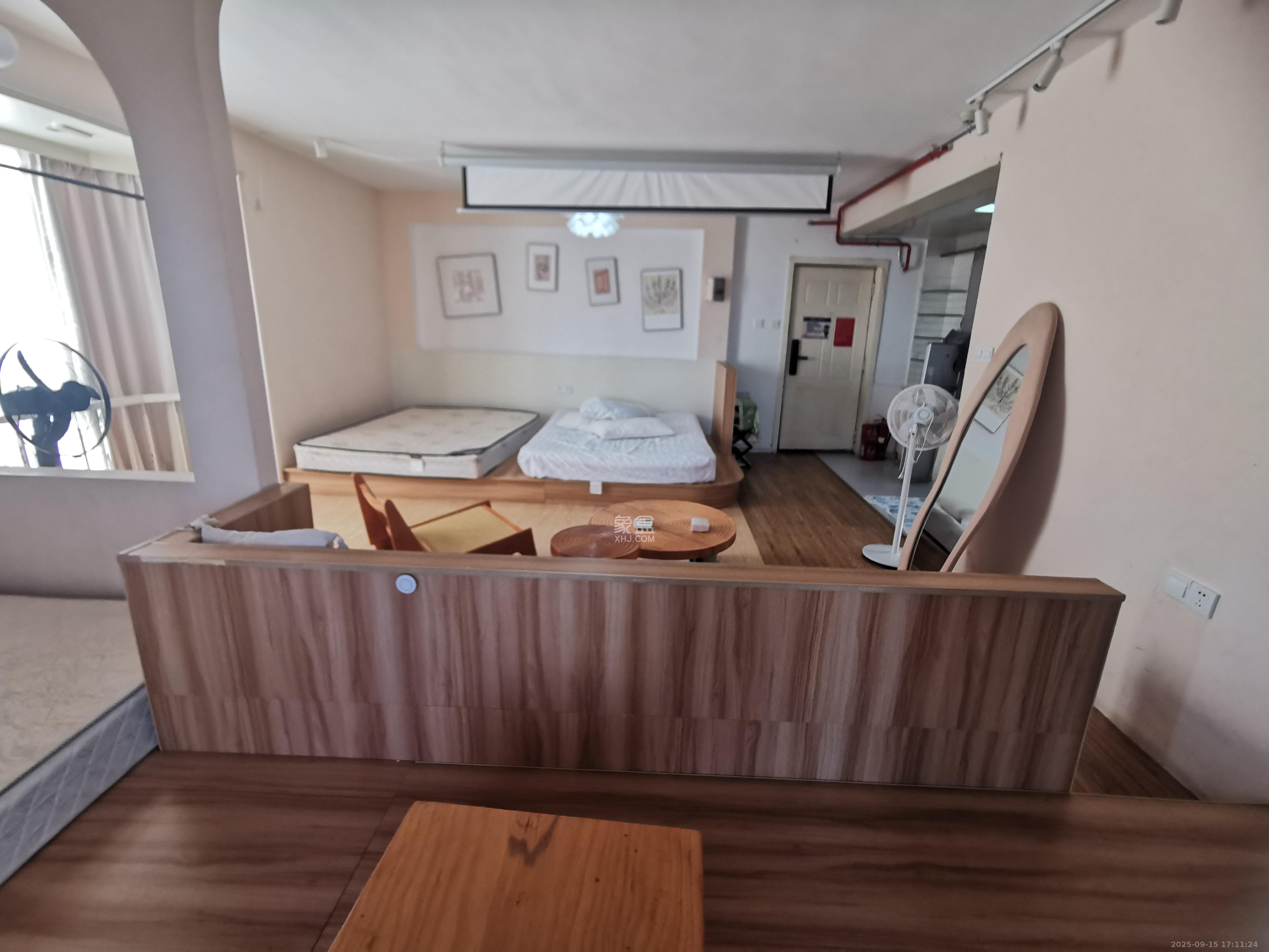 青年公寓  1室1厅1卫    1700.0元/月室内图