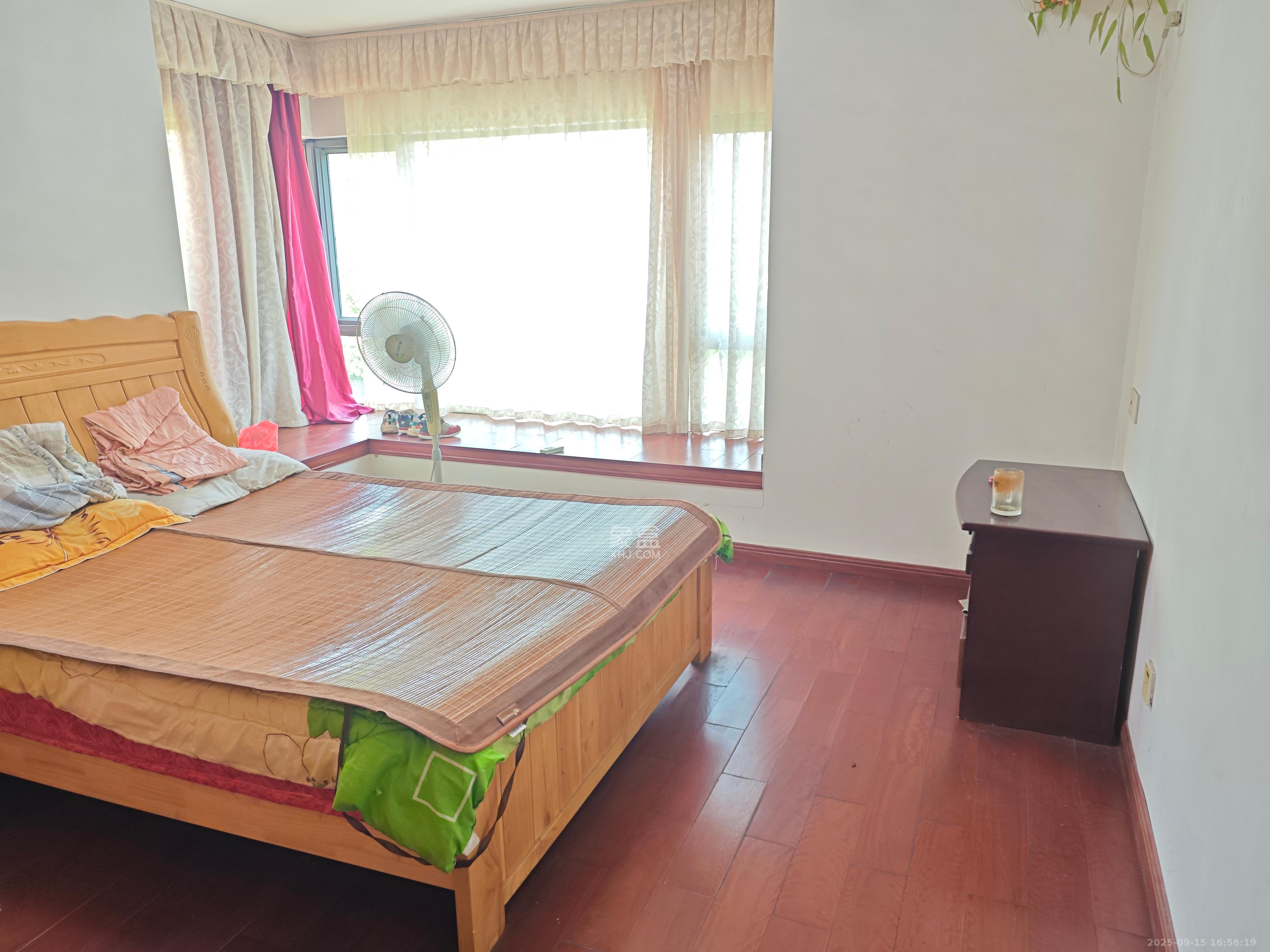 卓越蔚蓝海岸一期  2室2厅2卫    1900.0元/月室内图