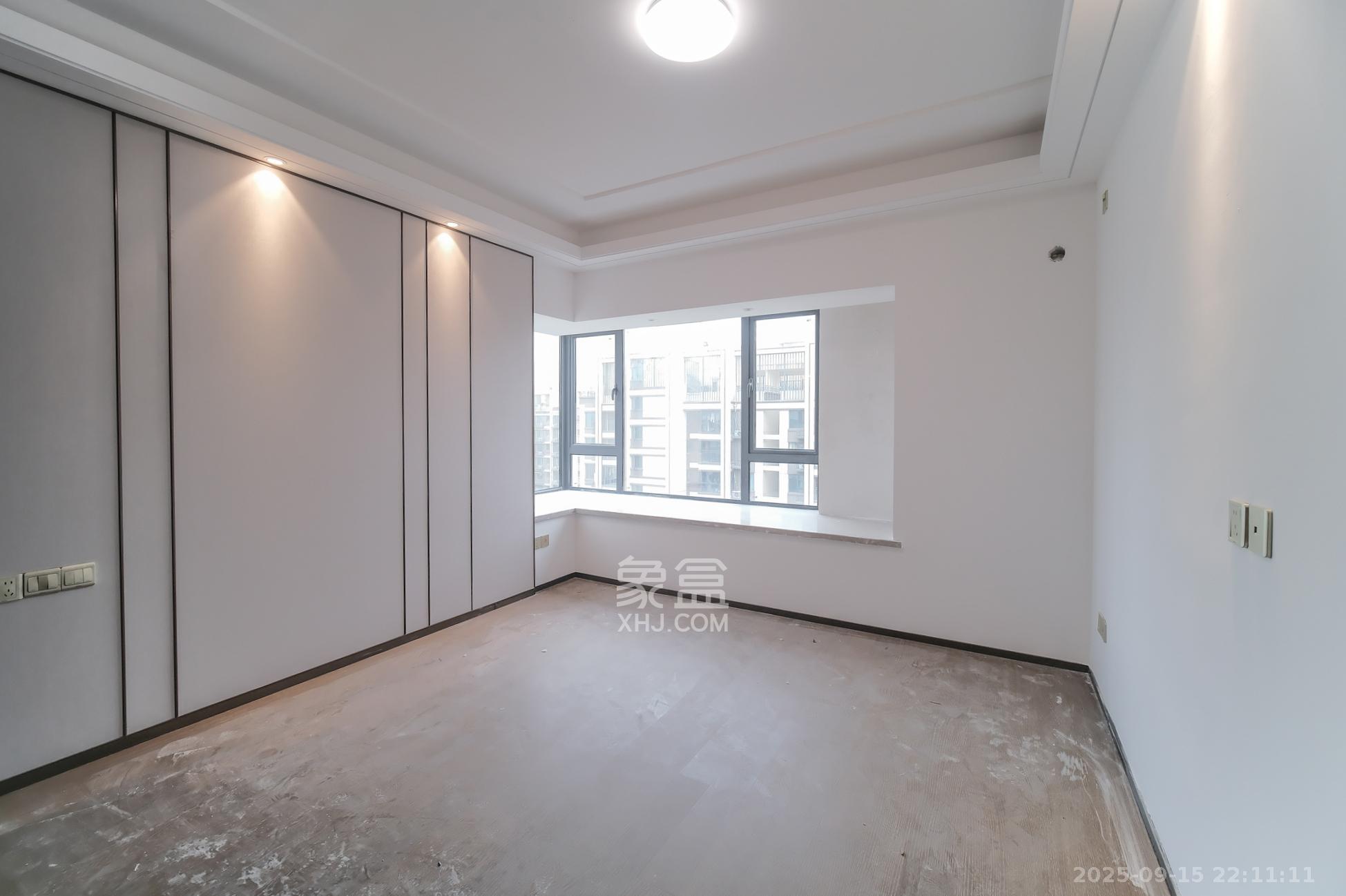 荣盛城  3室2厅2卫    105.8万 荣盛城  3室2厅2卫    105.8万卧室