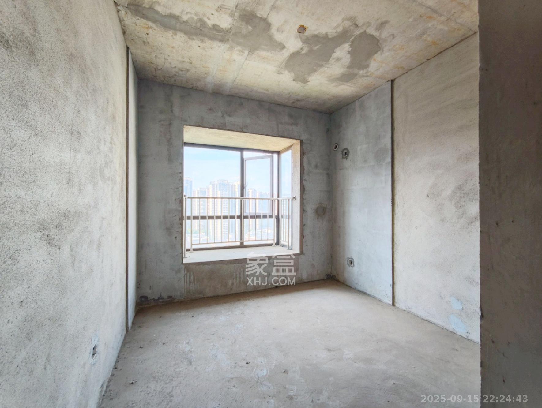 润和滨江府  4室2厅2卫    115.0万 润和滨江府  4室2厅2卫    115.0万卧室