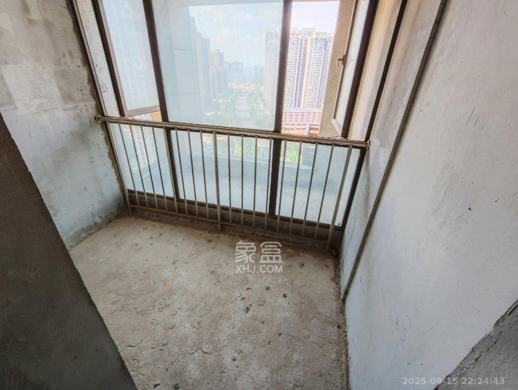 润和滨江府  4室2厅2卫    115.0万 润和滨江府  4室2厅2卫    115.0万阳台