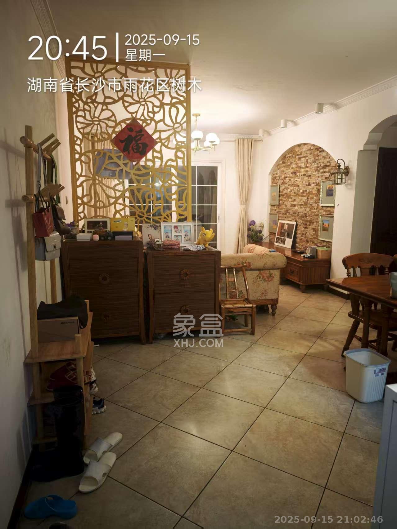 新城新世界一二三期  2室2厅1卫    2600.0元/月 新城新世界一二三期  2室2厅1卫    2600.0元/月